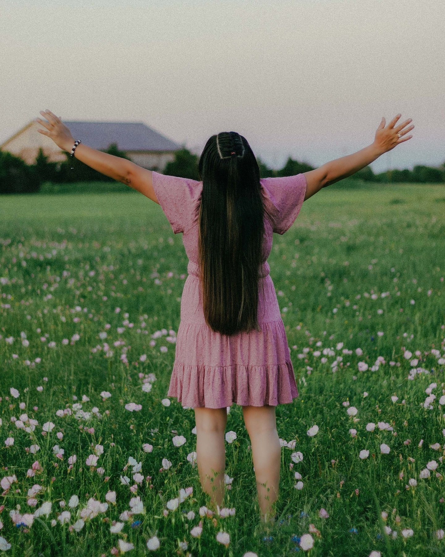 Embrace the moment 🌷 Living her best life in a stunning flower field 

&bull;
&bull;
#mckinneyphotographer #mckinneyportraitphotographer #dfwphotographer #dfwportraitphotography #photography #photographer #flowers
