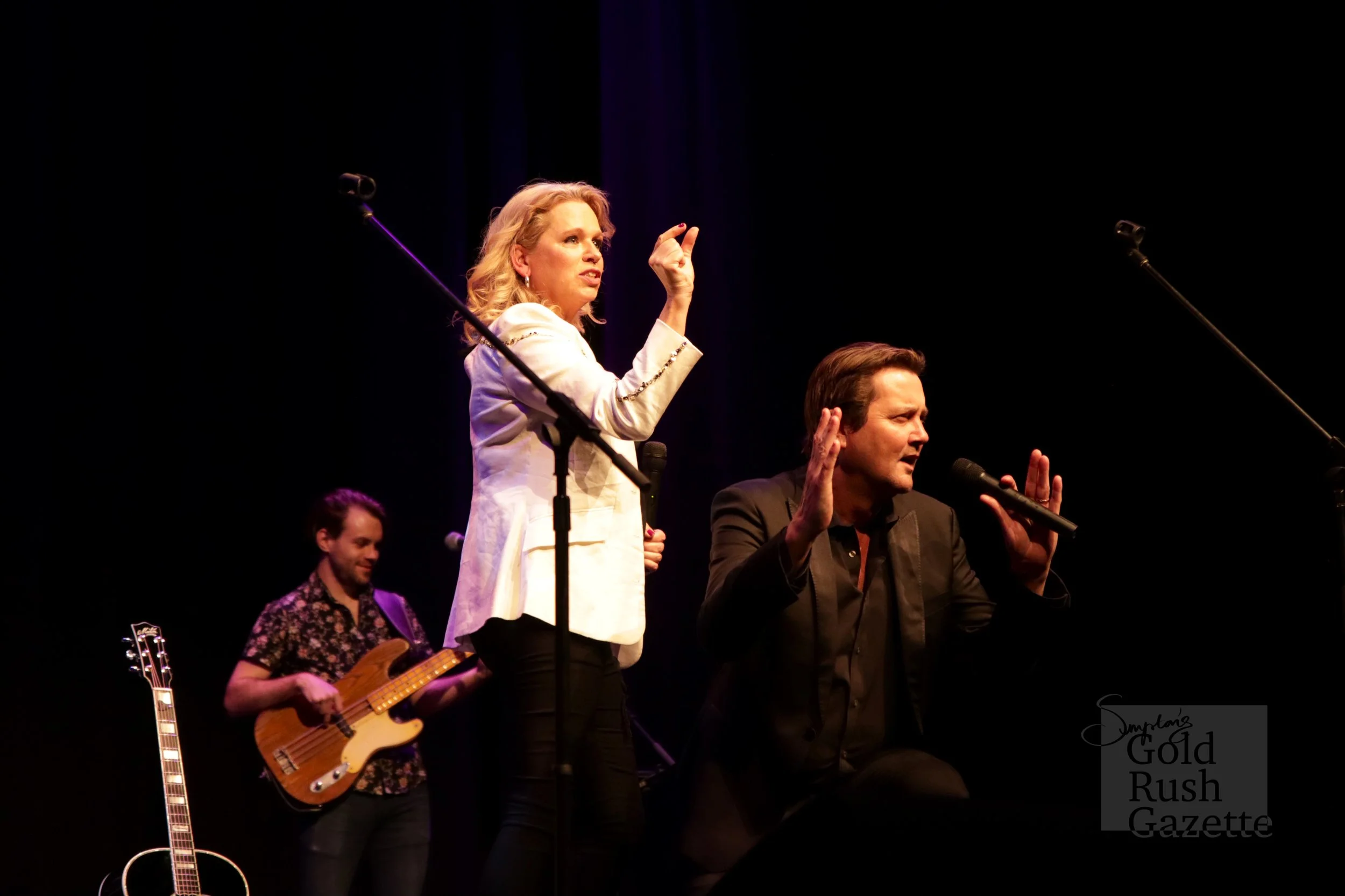 Adam Harvey and Beccy Cole performing in Charters Towers at the World Theatre for their tour ‘The Great Country Songbook Volume III’  (2022)