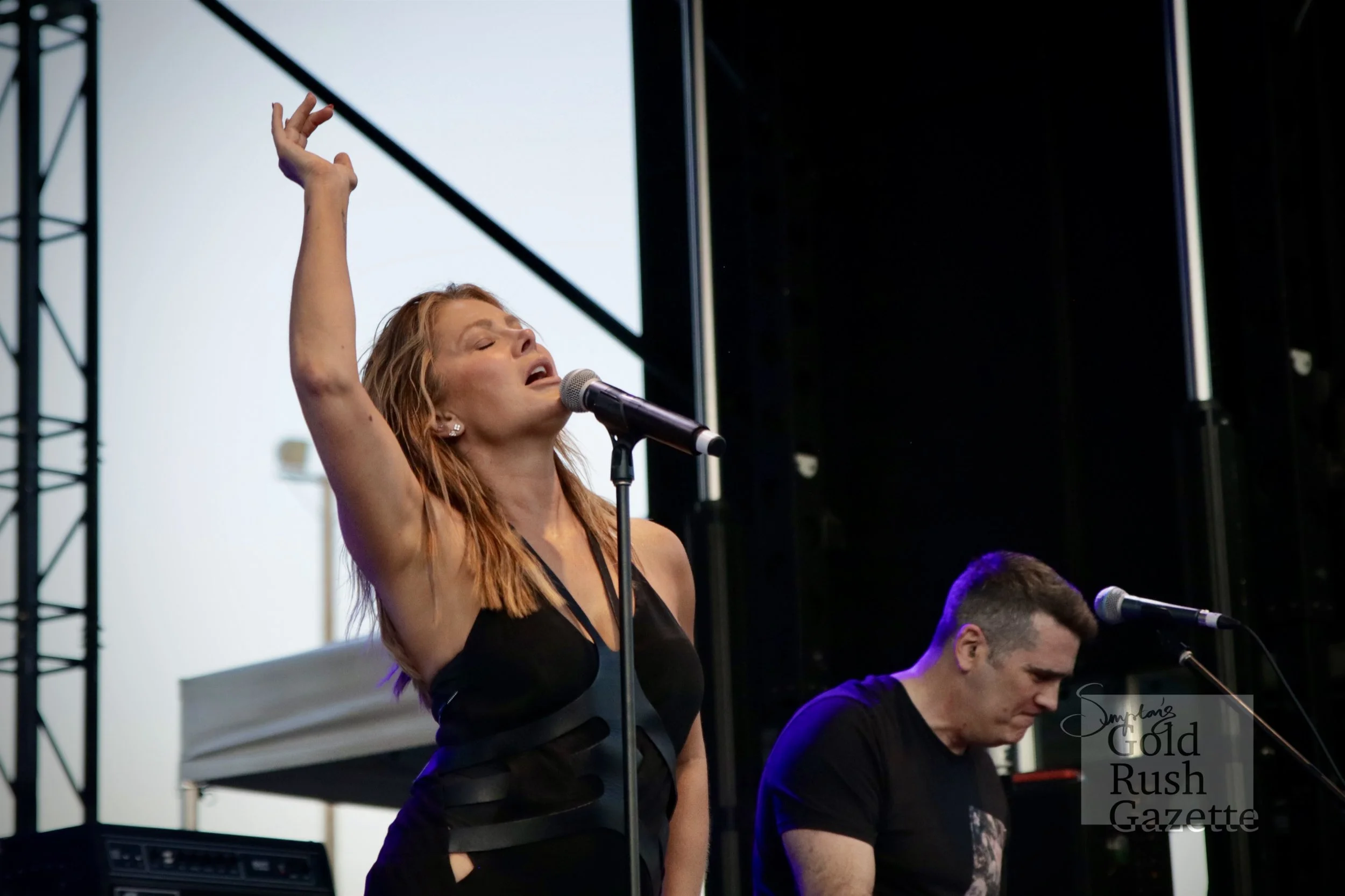 Rogue Traders performing at the 2024 Rush Festival Concert at the Charters Towers Showgrounds