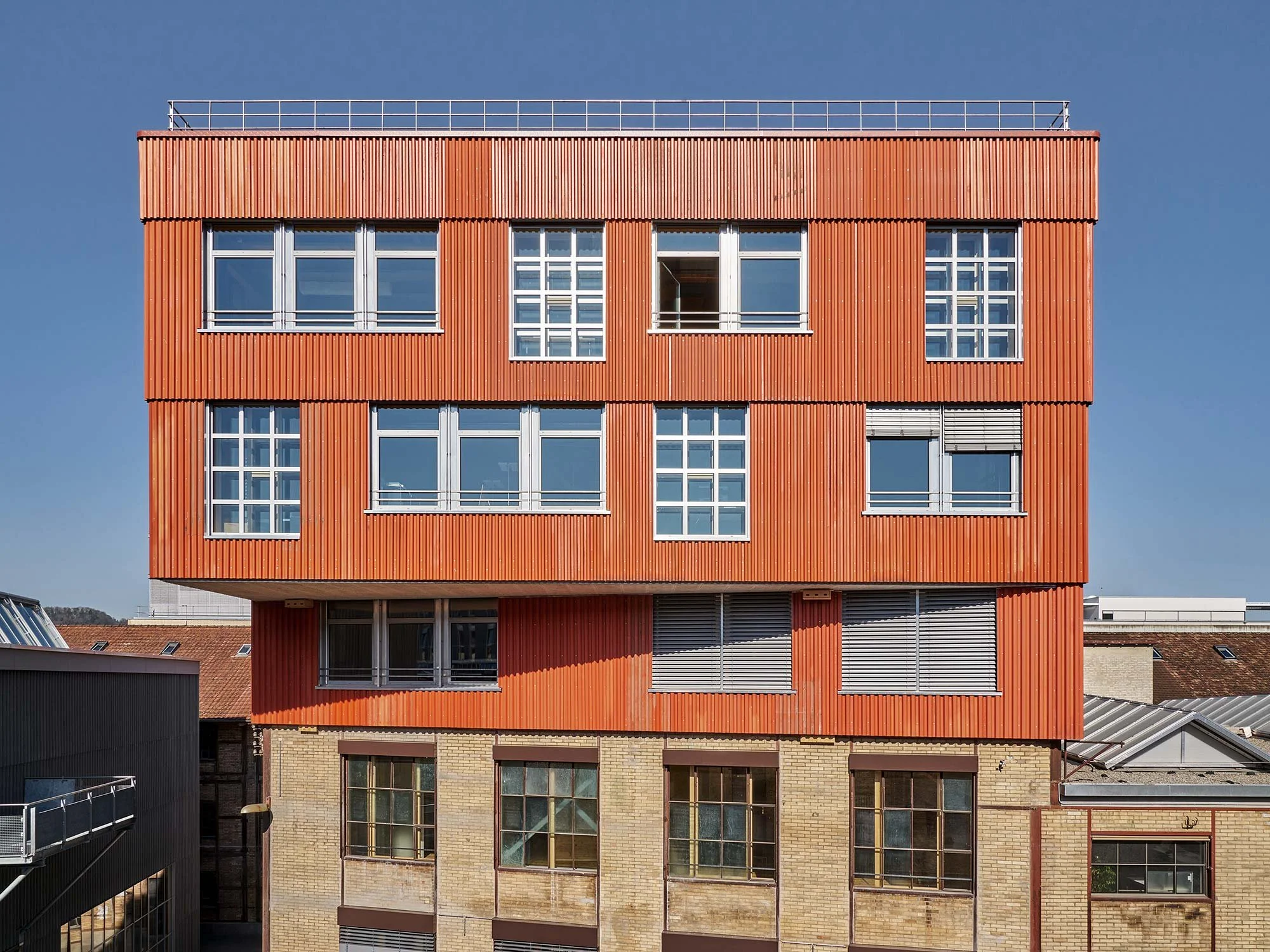 Lagerplatz 24 – Kopfbau 118 – Roter Würfel