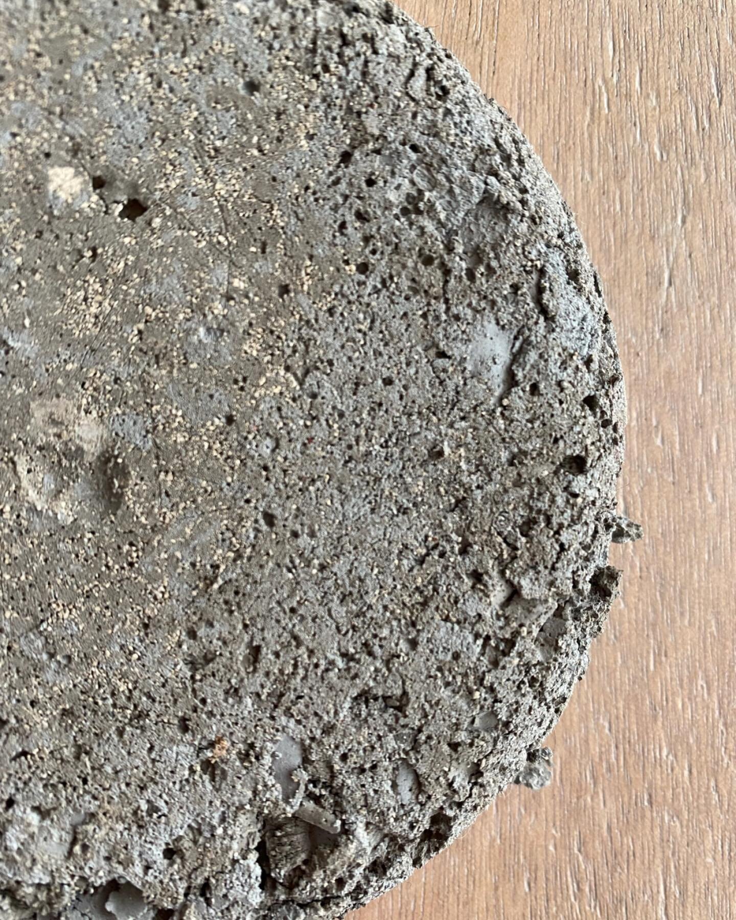 Terre crue chamott&eacute;e 🌑
.
.
#clay #ceramic #sculpture #contemporaryceramic #ceramiquecontemporaine #clayartist