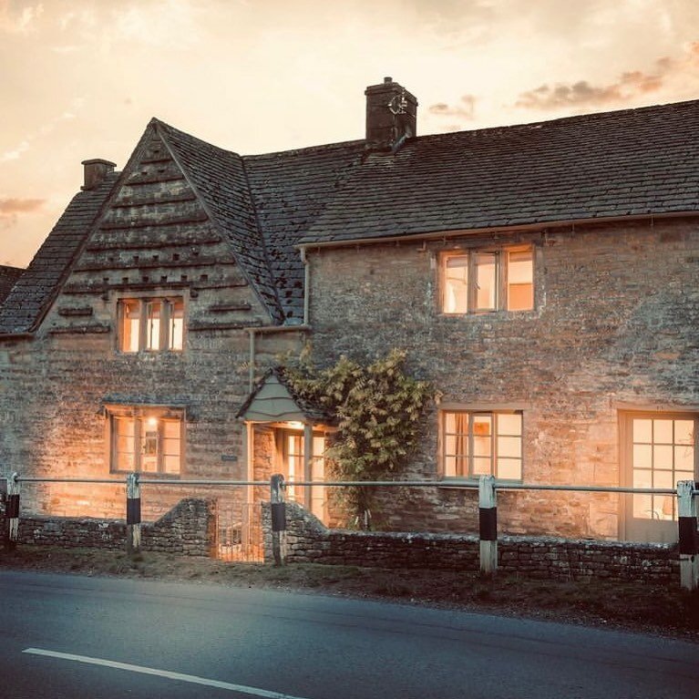 Fancy a visit to The Cotswolds? 

We have last minute availability in The Dovecote, our beautiful cottage situated just outside Bourton on the Water. 

DM for more information. 
. 
. 
.
. 
#englishvillage #englishvillages #cotswolds #thecotswolds #in