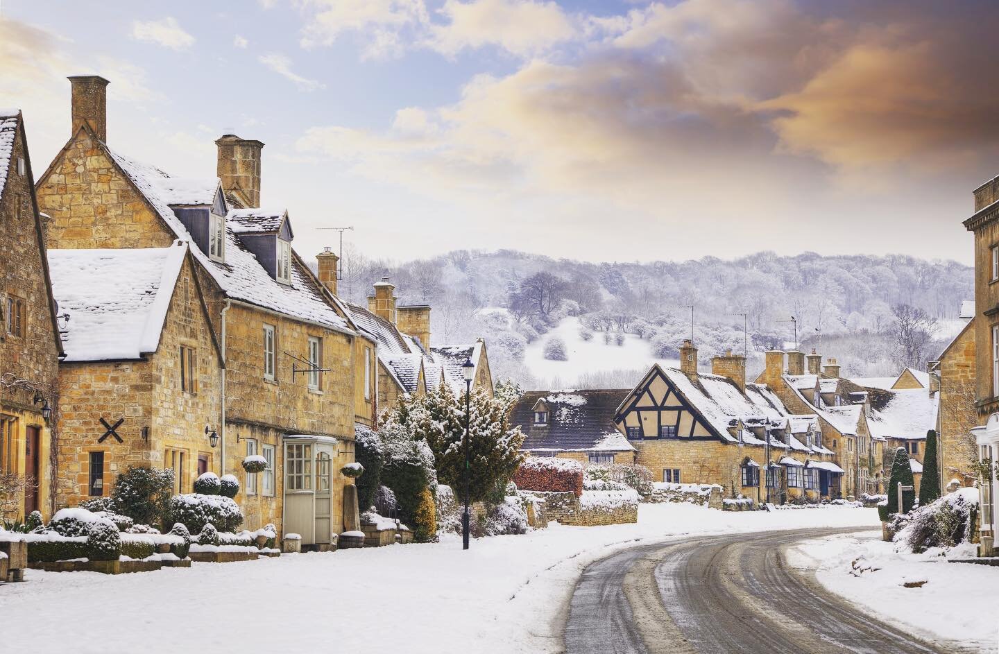 Beautiful Broadway ⛄️ 

Need a last minute Christmas gift idea?Why not treat your loved one to a romantic winter break in the beautiful Cotswolds. We have an exclusive offer for all breaks booked before 31 December. See website for details 🤍

#engli