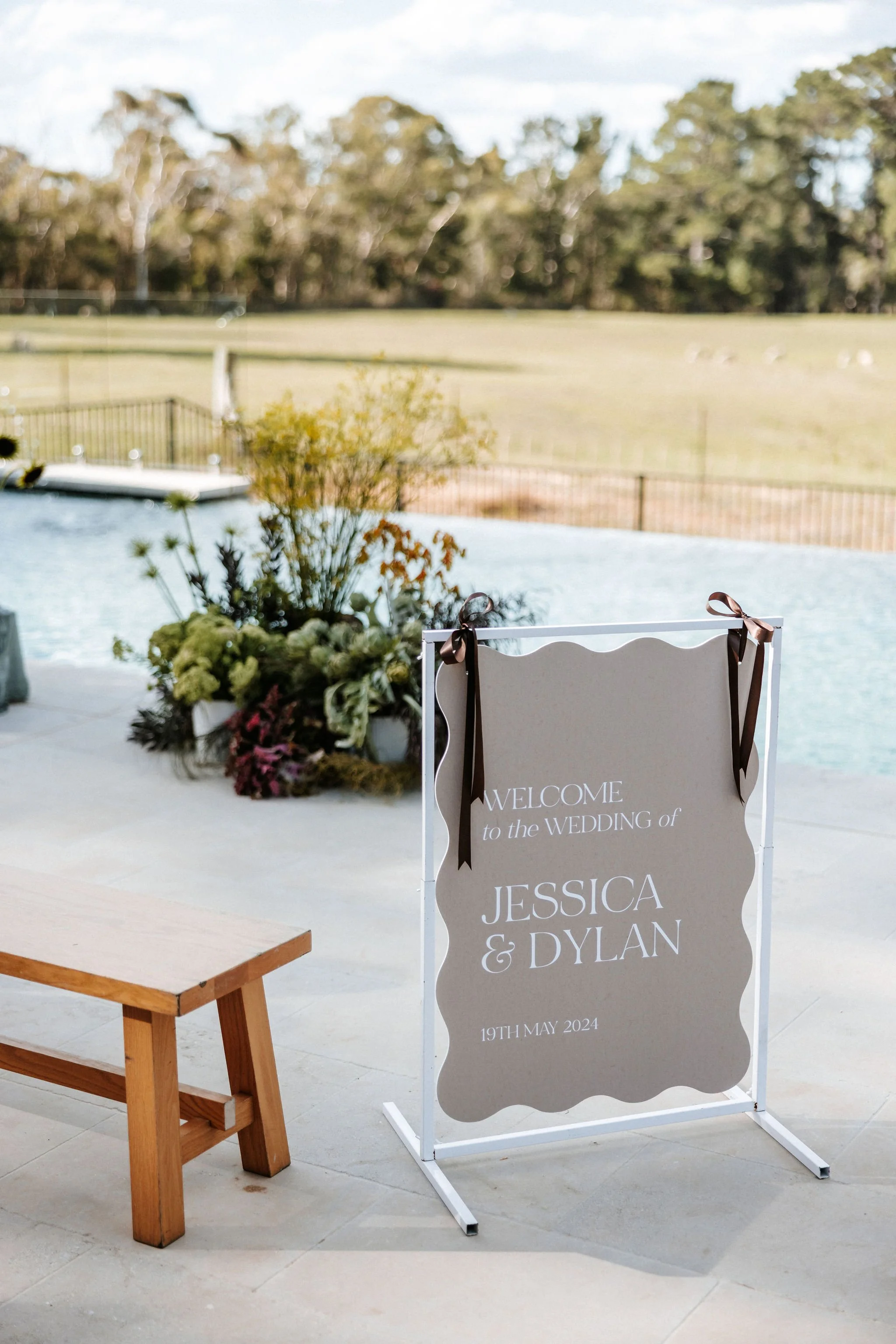 Welcome Sign - Falling in Love