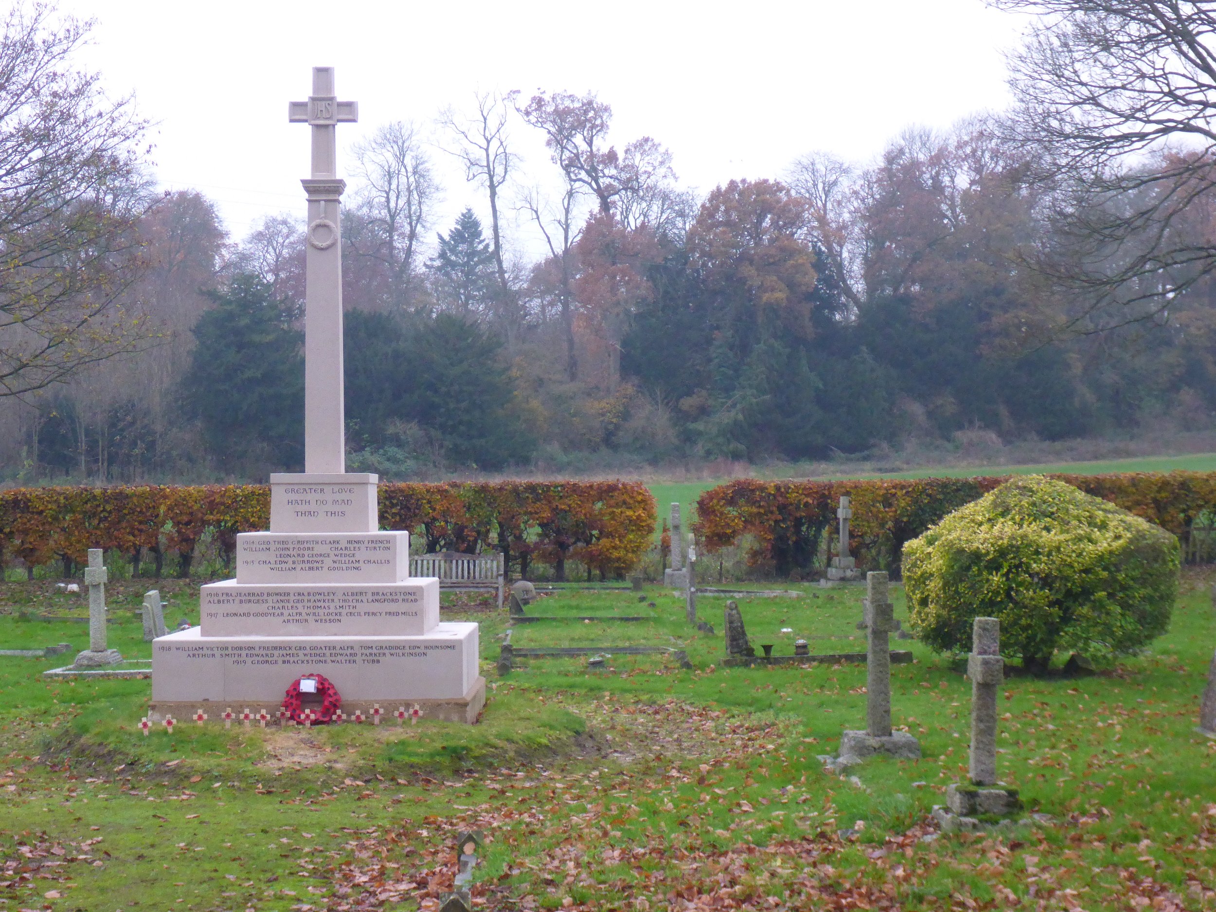  The Pillans plot is the 2nd one behind the War Memorial. You can just make out its headstone if you display at full size. 