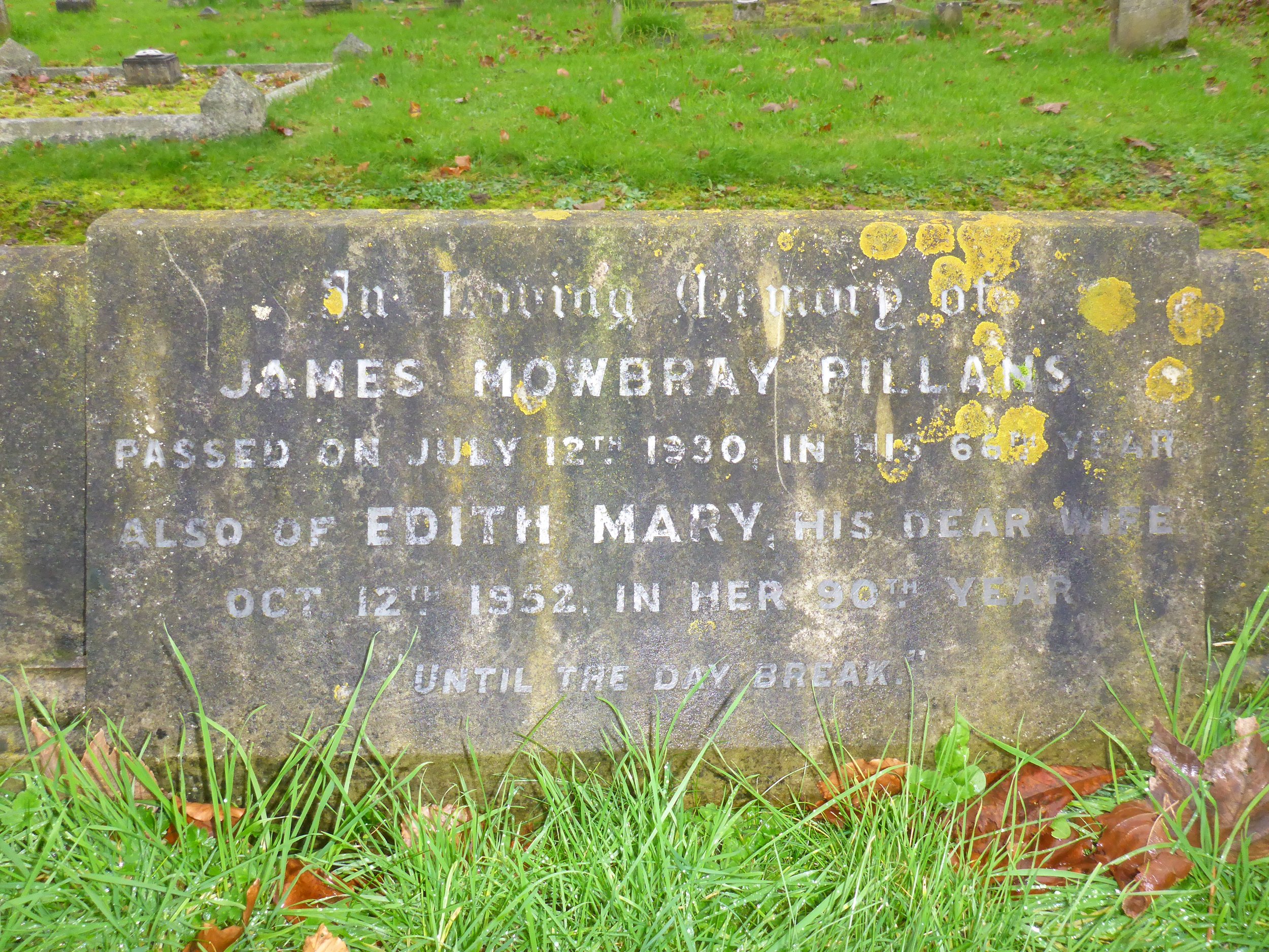  The headstone giving the Pillanses' names and dates. 