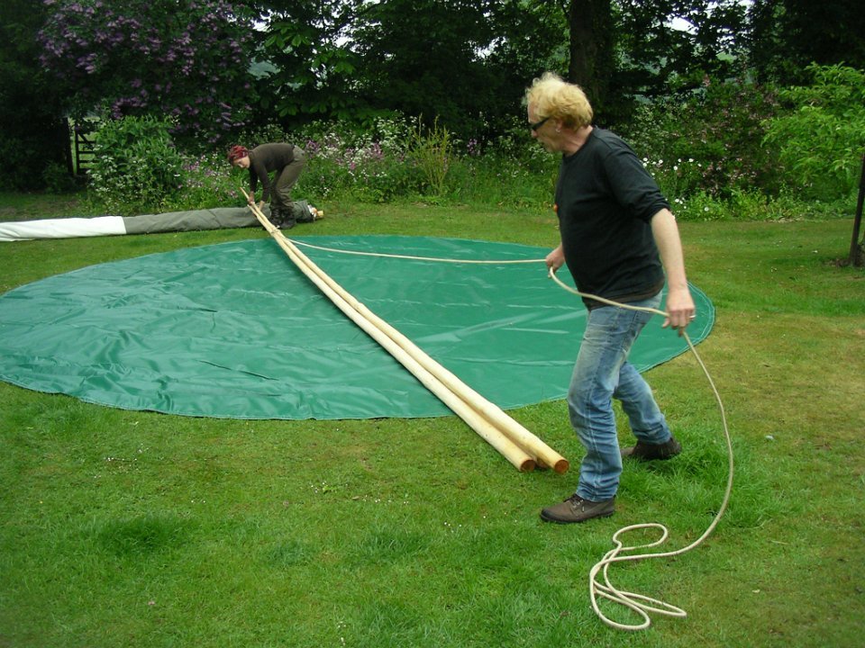 Prepare to raise tripod with rope and pushing on poles