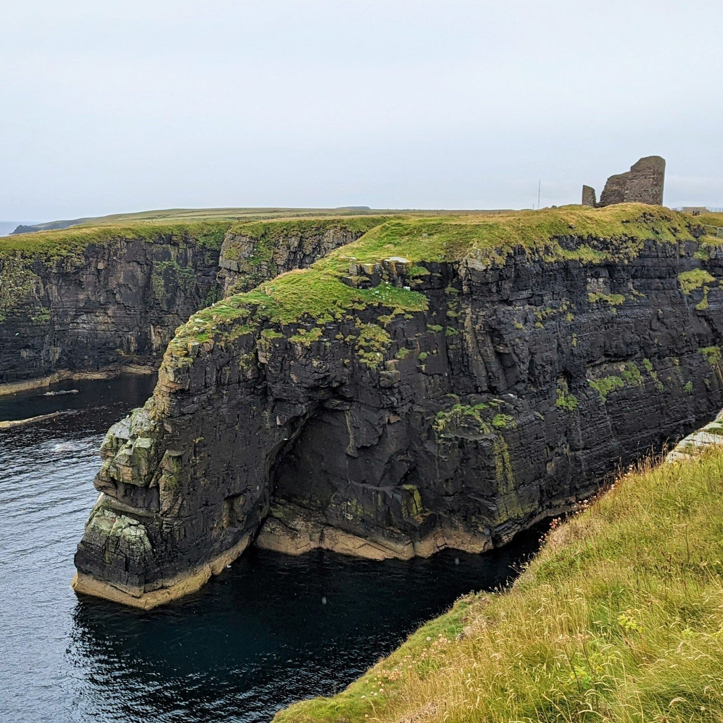 Wick Castle and the Old Man Of Wick

#caithness #scottishhighlands #nc500 #nc500accommodationsightsandtips #northcoast500 #scotland