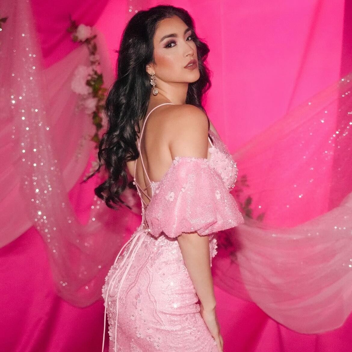 🩷💕🩷 the gorgeous @_lindafuentes for @rachelallan | #houstonweddingmakeupartist  #houstonmakeupartist #houstonquincea&ntilde;era #htxmua ##houstonhairstylist #quincea&ntilde;era #houstonmua