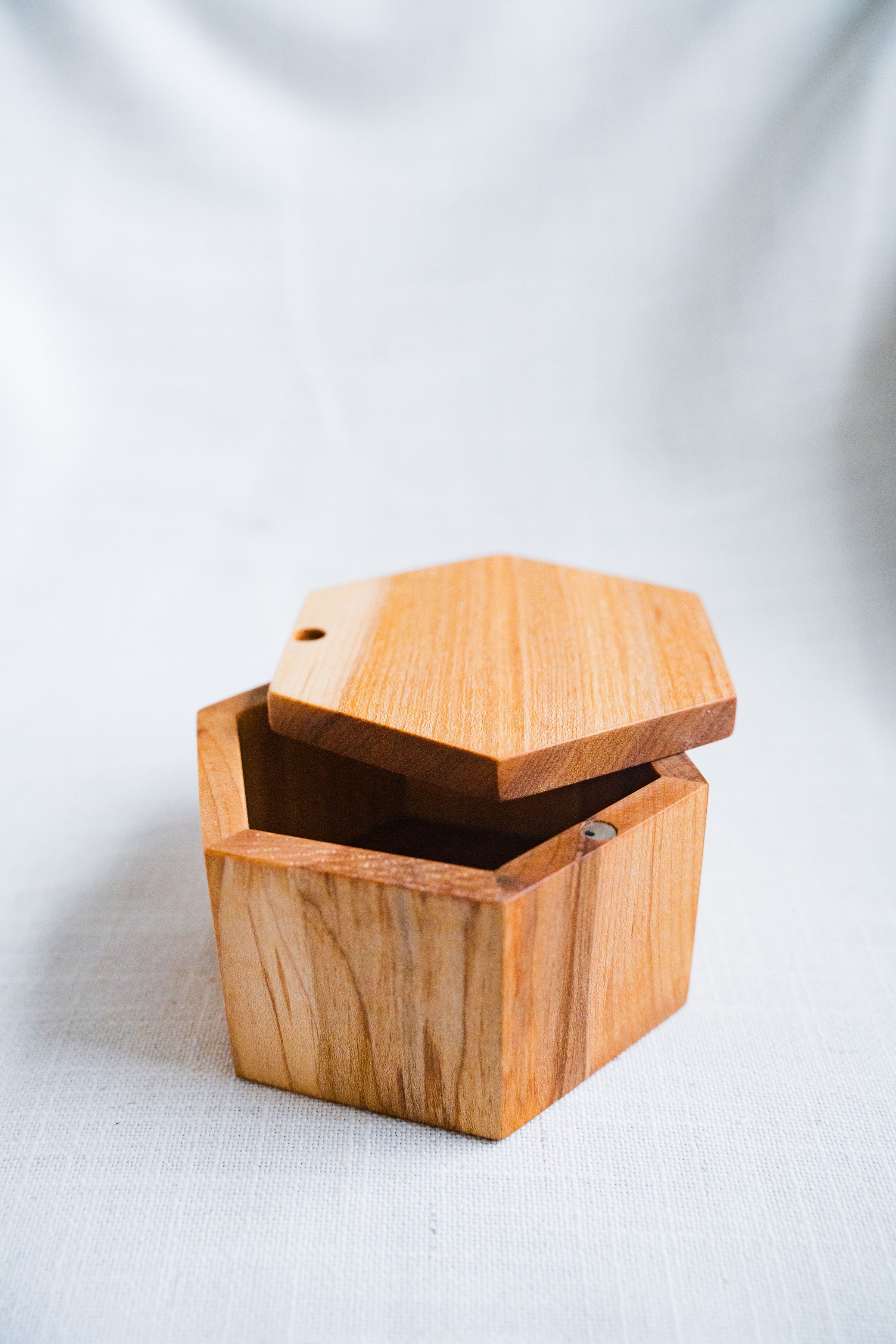 The Ola Belle - Hickory w:hickory lid.jpg