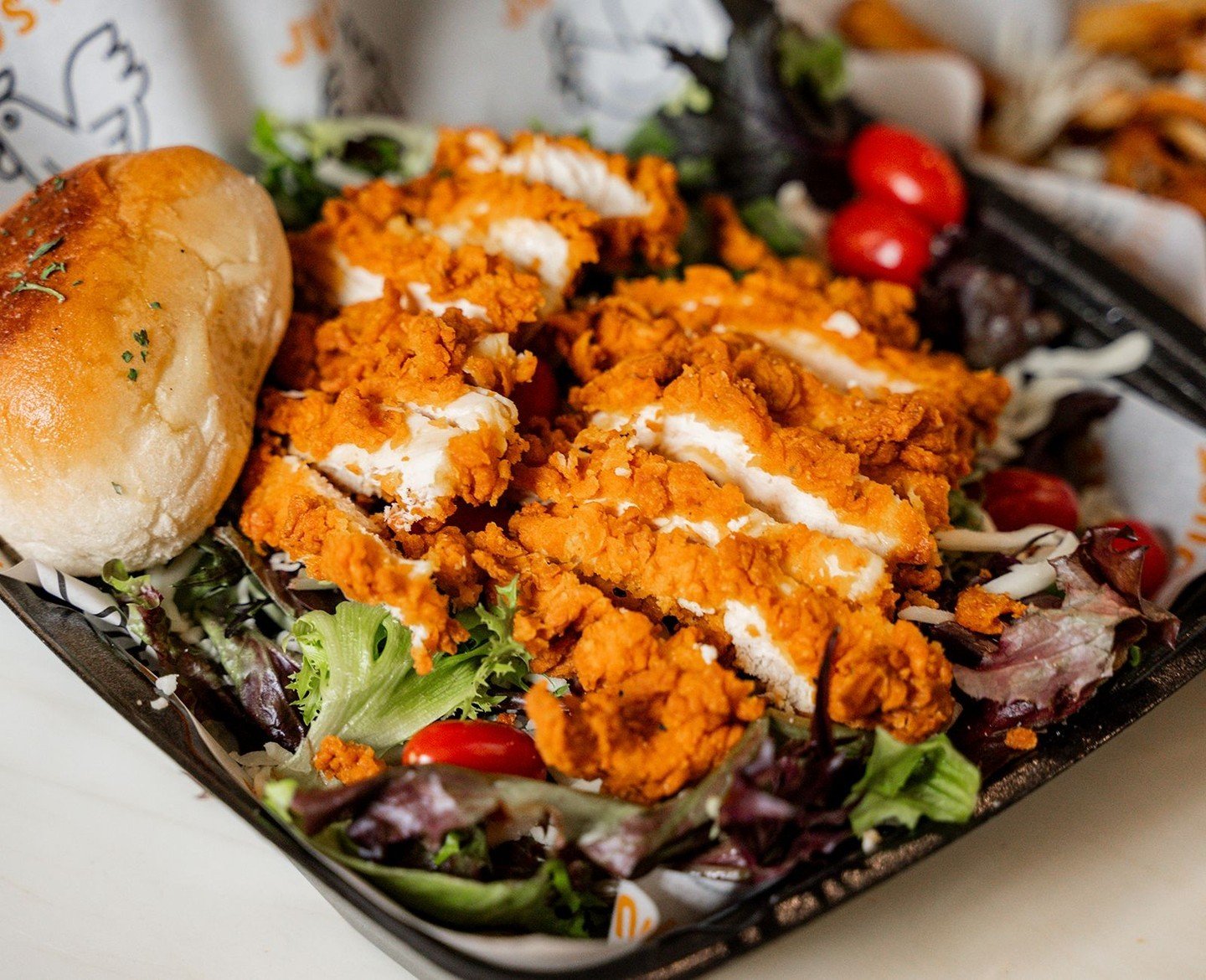 Salads never looked this good. Probably because it's loaded with fresh tenders and topped with a focaccia roll.. It's still a salad though so that means you're eating healthy today.

.

.

.

#JustChicken #TenderLover #chickentenders #tenders #614liv