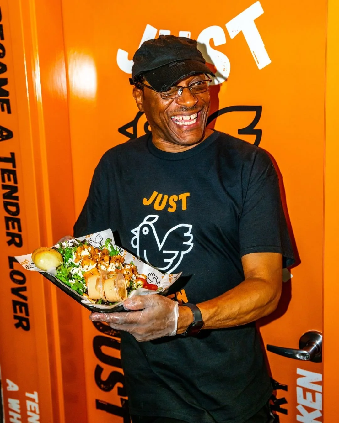 ✨ It&rsquo;s Fried Chicken Friday ✨

If you&rsquo;re not this happy walking out with some Just Chicken&hellip; what are you even doing? 

Start the weekend right.

#FriedChickenFriday #TendersAreForever #JustChicken