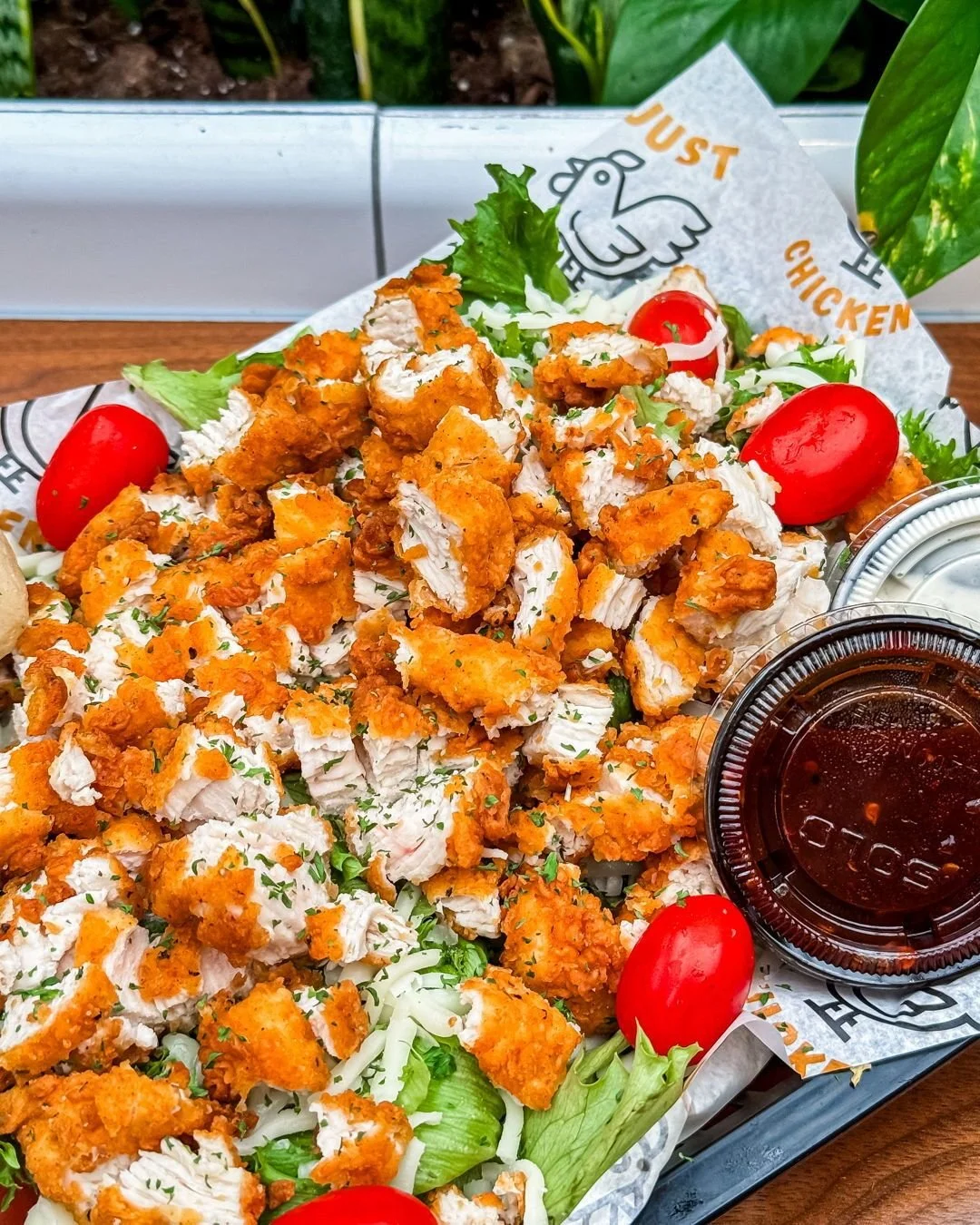 If you feel like you need to eat healthy before we all slam plates and plates of food next week&hellip; we got you. 

The Just Salad is the solution! Happy #FriedChickenFriday to all the #tenderlovers

Charlotte, NC &ndash; @monarchmarketcharlotte
Co