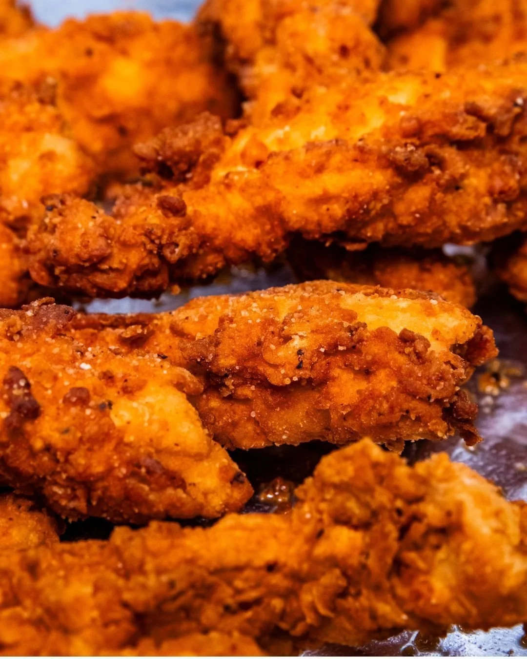 Fried or fresh? Why not both!!!

Columbus, OH &ndash; @eastmarket_cbus &amp; @thelittlegrandmarket
Indianapolis, IN &ndash; @thegaragefoodhall
Boise, ID - @warehouseboise 

#JustChicken #ChickenTenders #TenderLover #FoodieLife