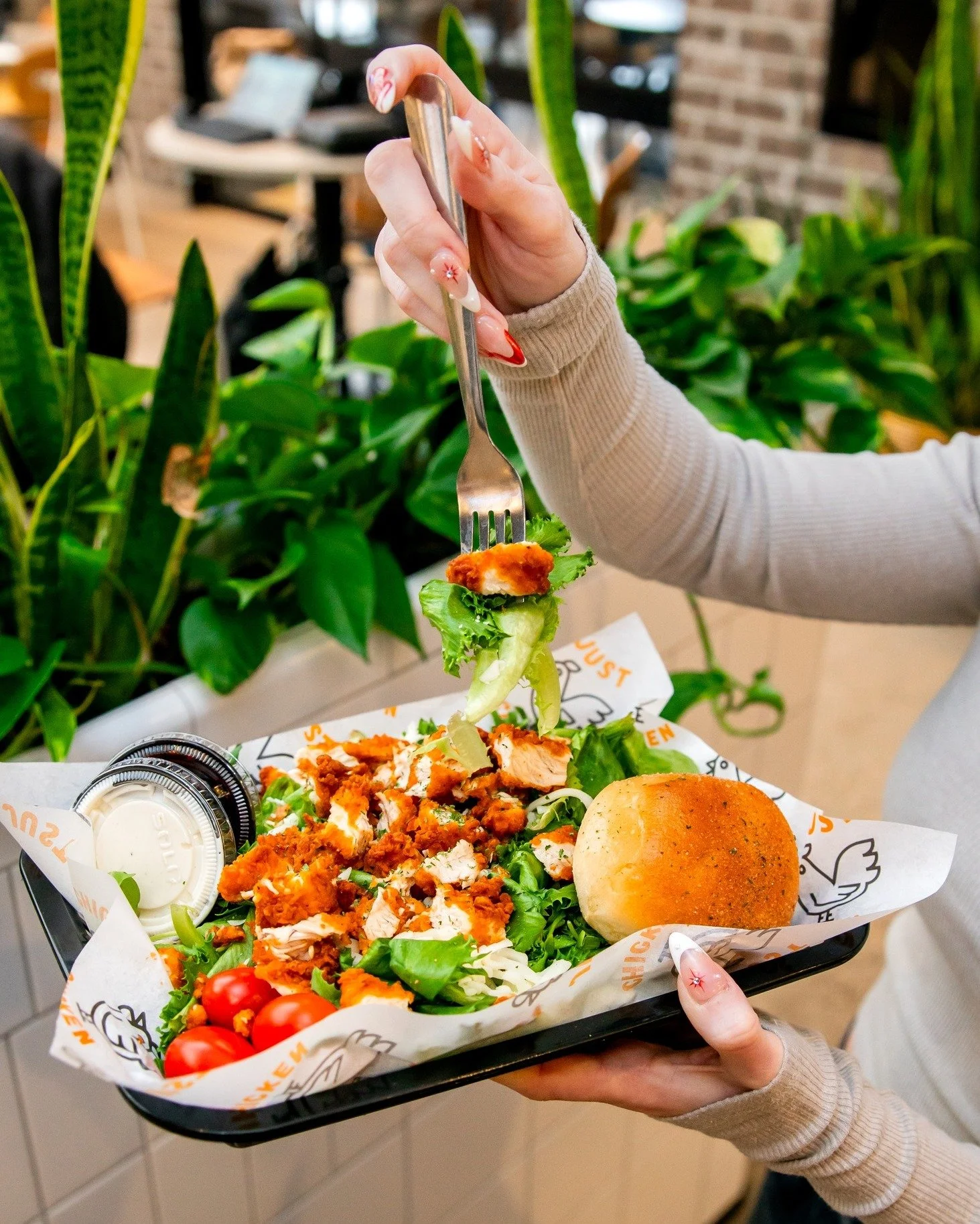 New year&rsquo;s resolution: eat more greens ✅
Ours just happens to come topped with crispy chicken 🥗🍗

Come grab a Just Salad and start the year right! Happy #FriedChickenFriday to all the #tenderlover 

Columbus, OH &ndash; @eastmarket_cbus &amp;