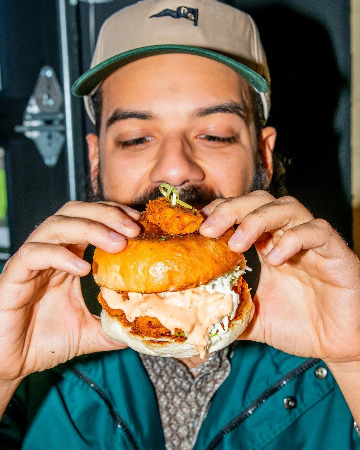 POV: when you go in for the first bite of the Just Chicken Sandwich 

Crispy chicken, loaded sauce, and worth the mess

This is your sign to order one today.

#JustChicken #ChickenSandwich #CrispyChicken #FoodieLife #ComfortFood