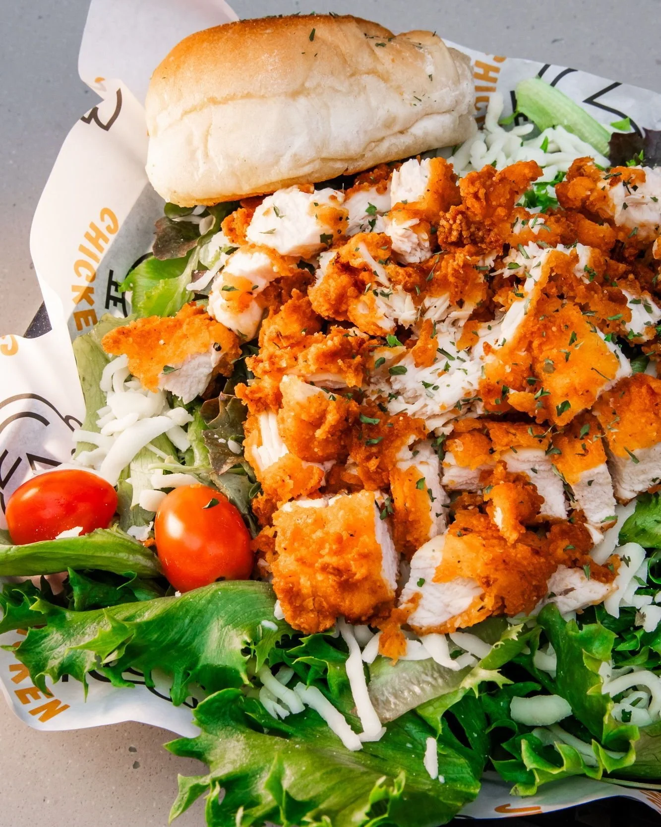 Your reminder that salads can look this good 🥗🍗

Fresh greens, crispy tenders, and just the right balance to keep things light and satisfying. Because eating better doesn&rsquo;t mean giving up the crunch. 

Come see what a salad should really look