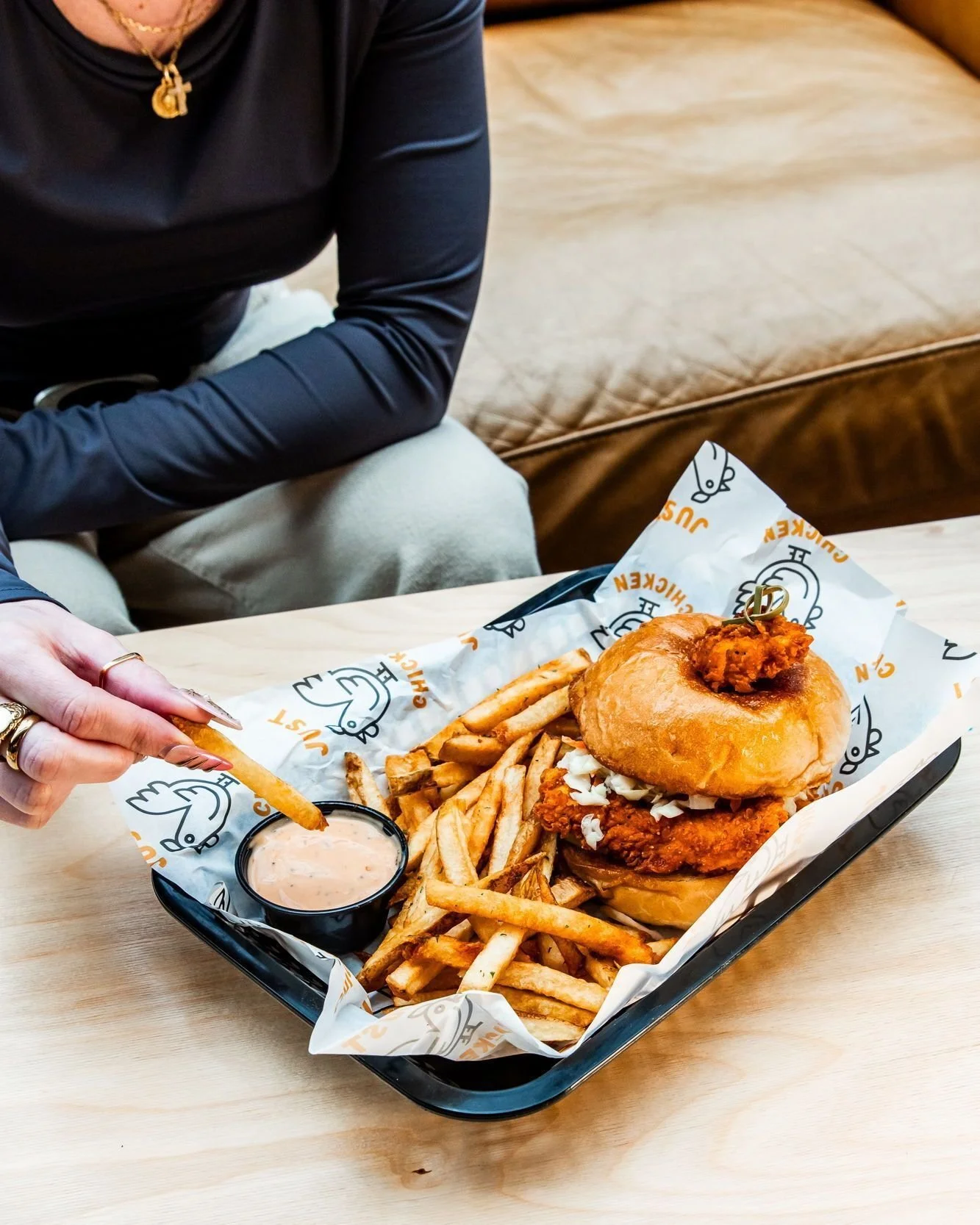 Golden bun. Crispy tenders. That sauce you have to dip into 🤌🔥

The Just Sandwich isn&rsquo;t just a meal&hellip; it&rsquo;s a full experience. Every bite hits, crunchy, juicy, and made fresh every time.

Happy #FriedChickenFriday to all the #Tende