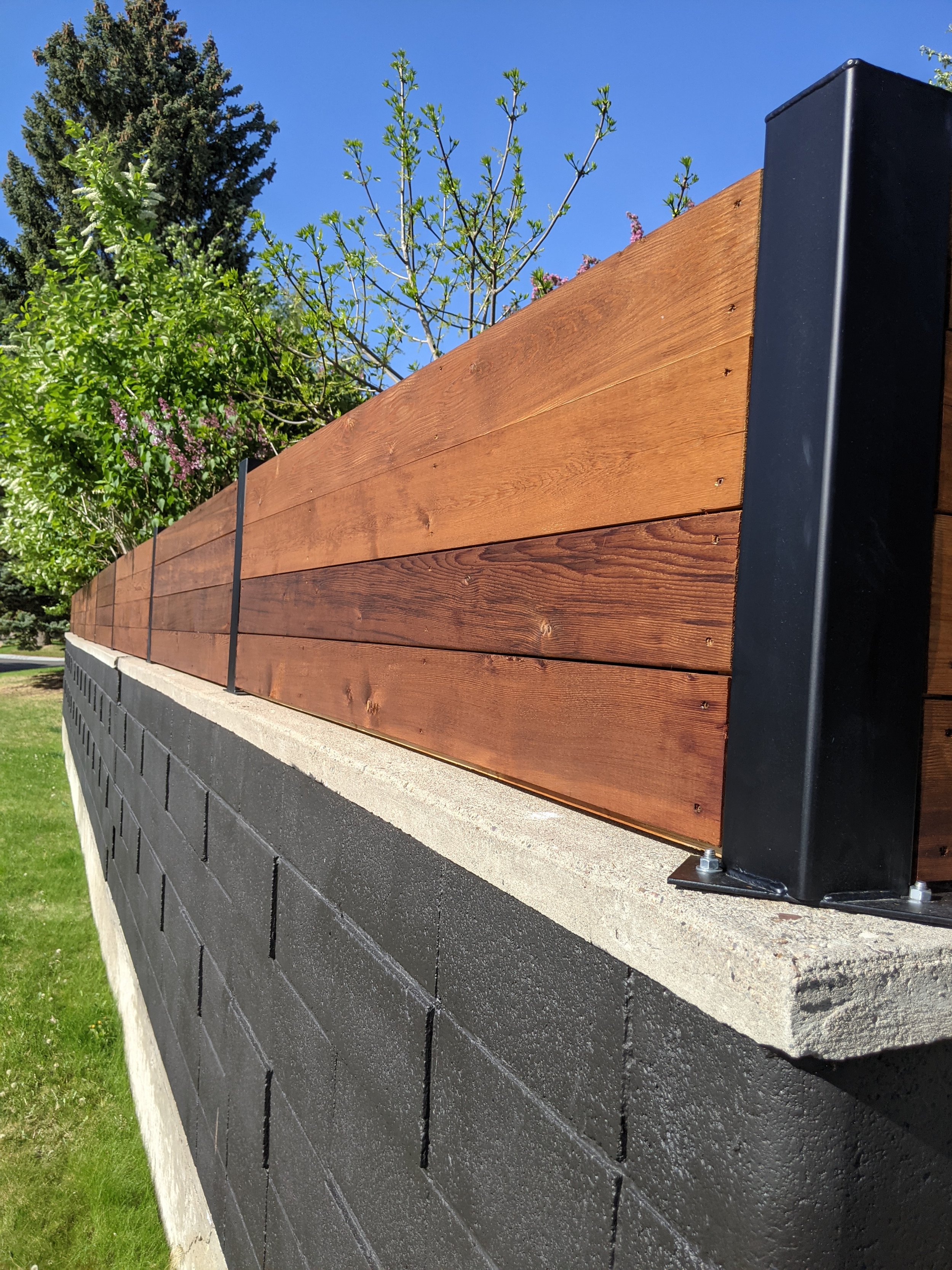 CEDAR FENCE EXTENSION BLACK POSTS HORIZONTAL BOARDS