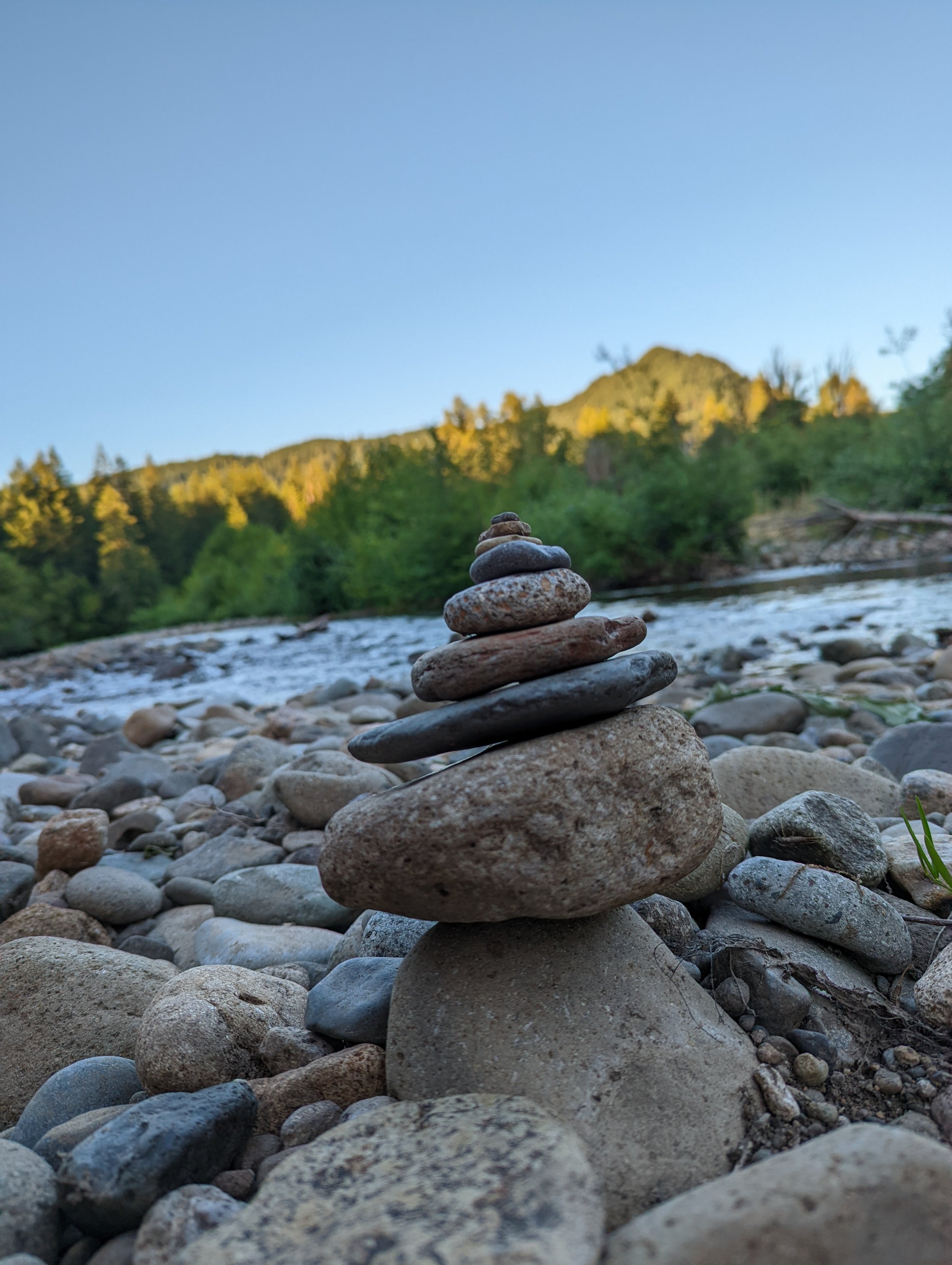 Kairn by the river.jpg