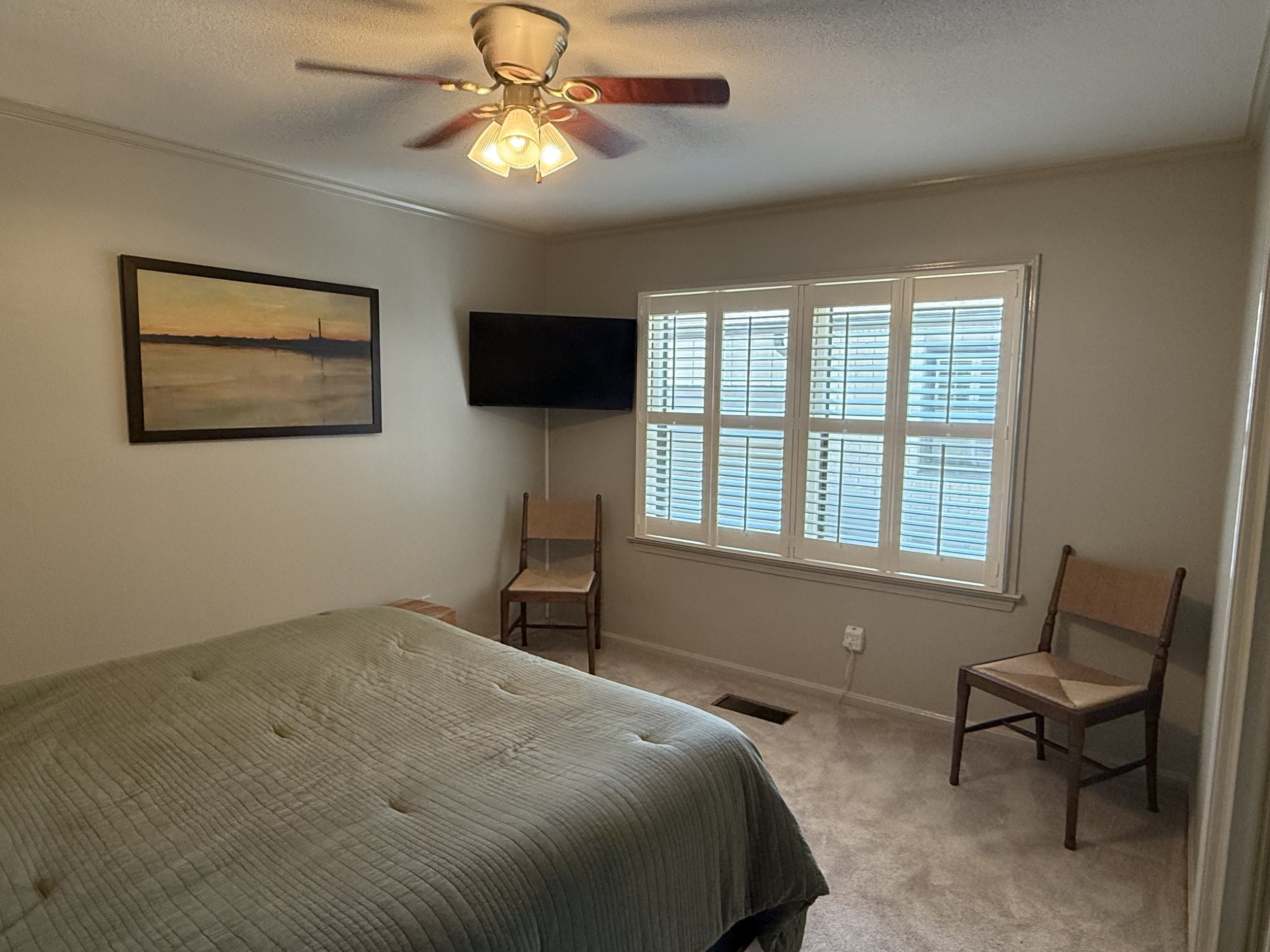Queen Bedroom 4.2.jpg