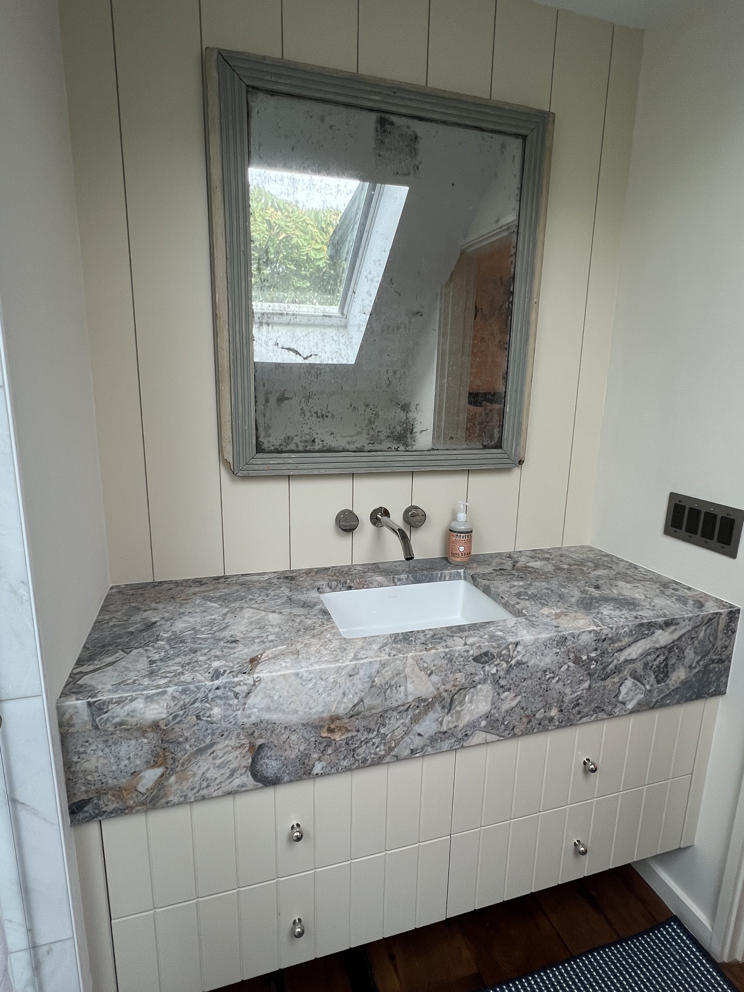 Bathroom 1.1.jpg