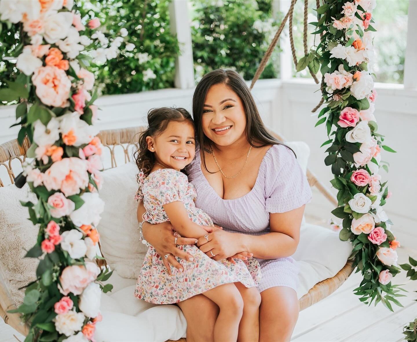 💐 Spring Porch Minis was a so Beautiful
.
.
.
.
.
#kanisphotography #houstonphotographer #houstonphotography #mothersday #houstonmommyandme #mommyandme #mommyandmephotoshoot #mommyandmeminis #motherhoodminis #mommyandmephotos #motherdayphotoshoot #m
