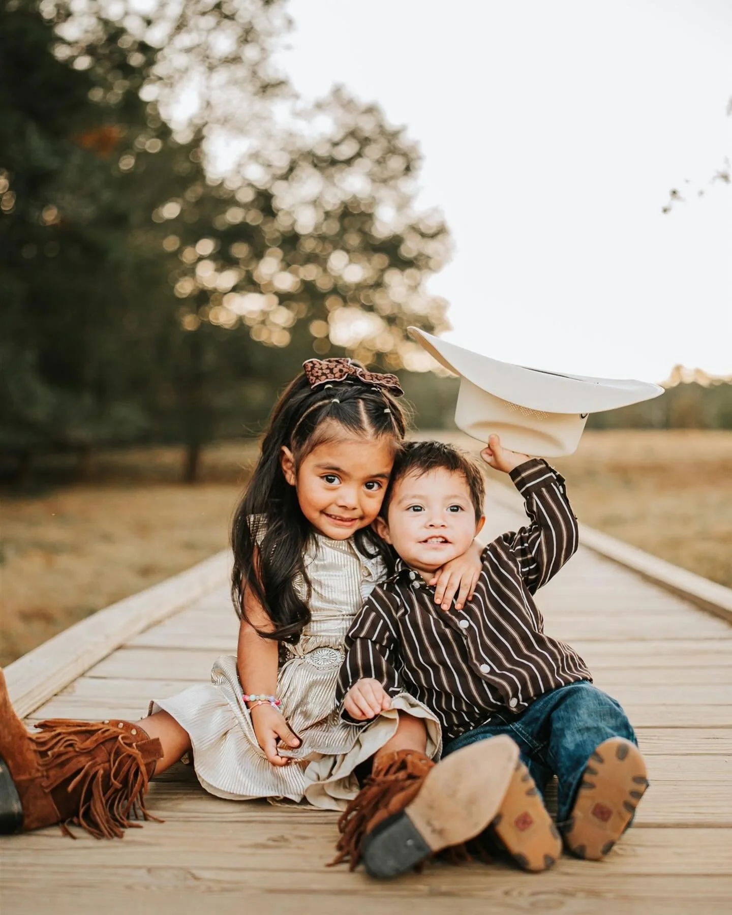Sibling Love💛✨
.
.
.
.
.
.
.
.
.
.
.
.
#familyphotography #houstonphotographer #houstonfamilyphotographer #family #familysession #familyhoustonphotographer #familyphotos #familyphotoshoot #houstonfamilyphotography #kanisphotography #houstonphotograp