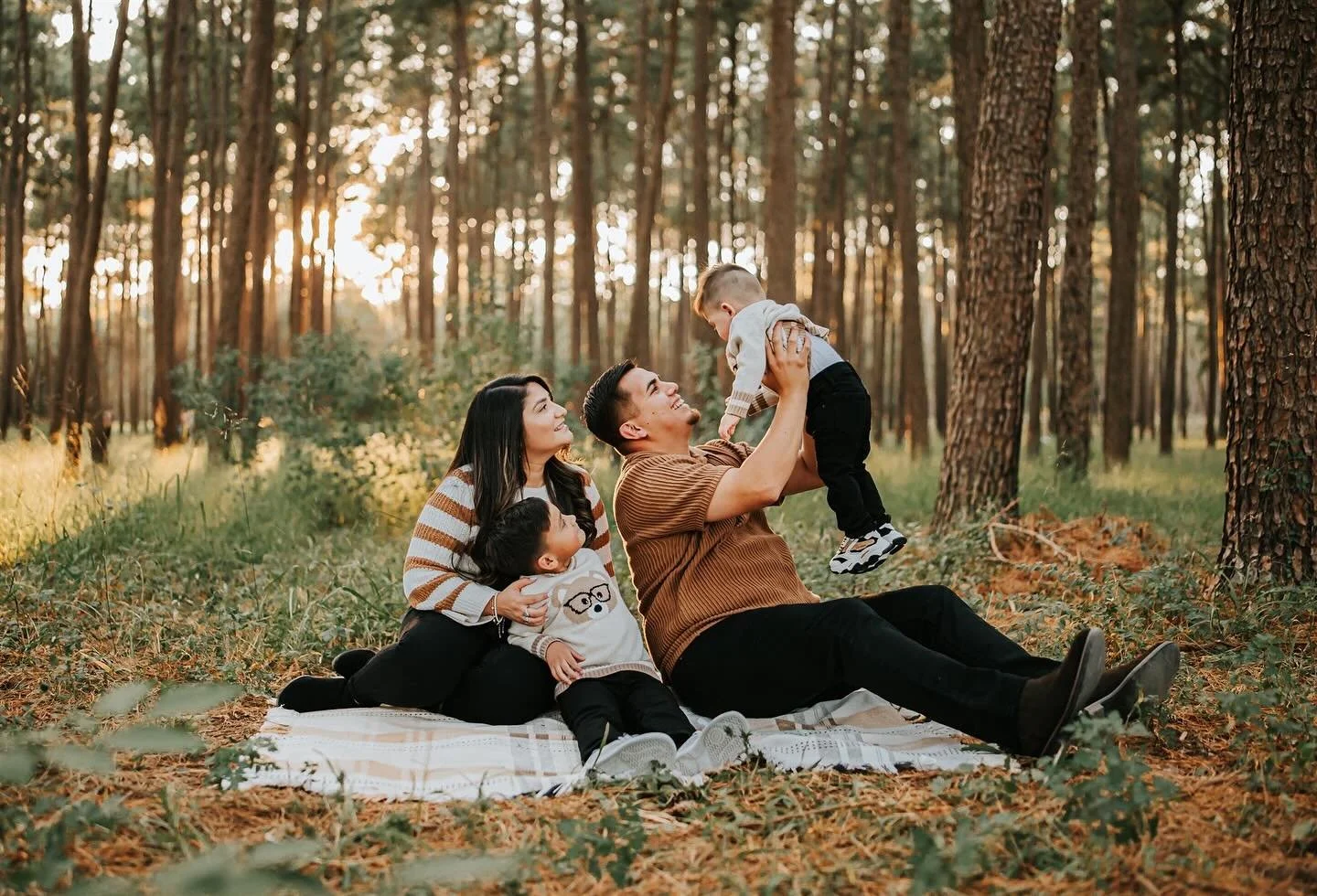 Family; Where life begins and love never ends💛✨🍂
.
.
.
.
.
.
.
.
.
.
.
#familyphotography #houstonphotographer #houstonfamilyphotographer #family #familysession #familyhoustonphotographer #familyphotos #familyphotoshoot #houstonfamilyphotography #k