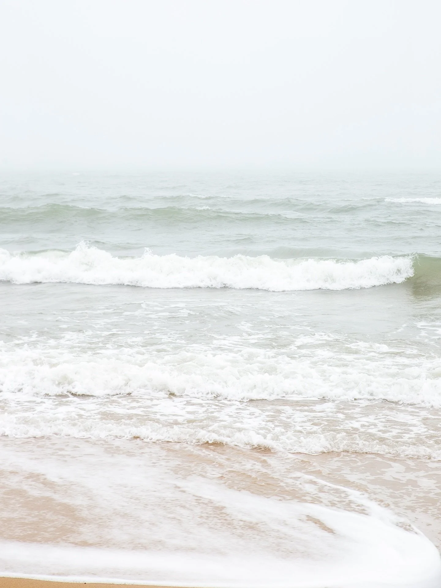 I just found these photos from a sunrise beach walk back in January
It would have been muucchhh colder than today! 

I&rsquo;ve been enjoying a few summer sea dips and eating dinner on the beach recently, it&rsquo;s been wonderful ☀️ 

#beachphotosho