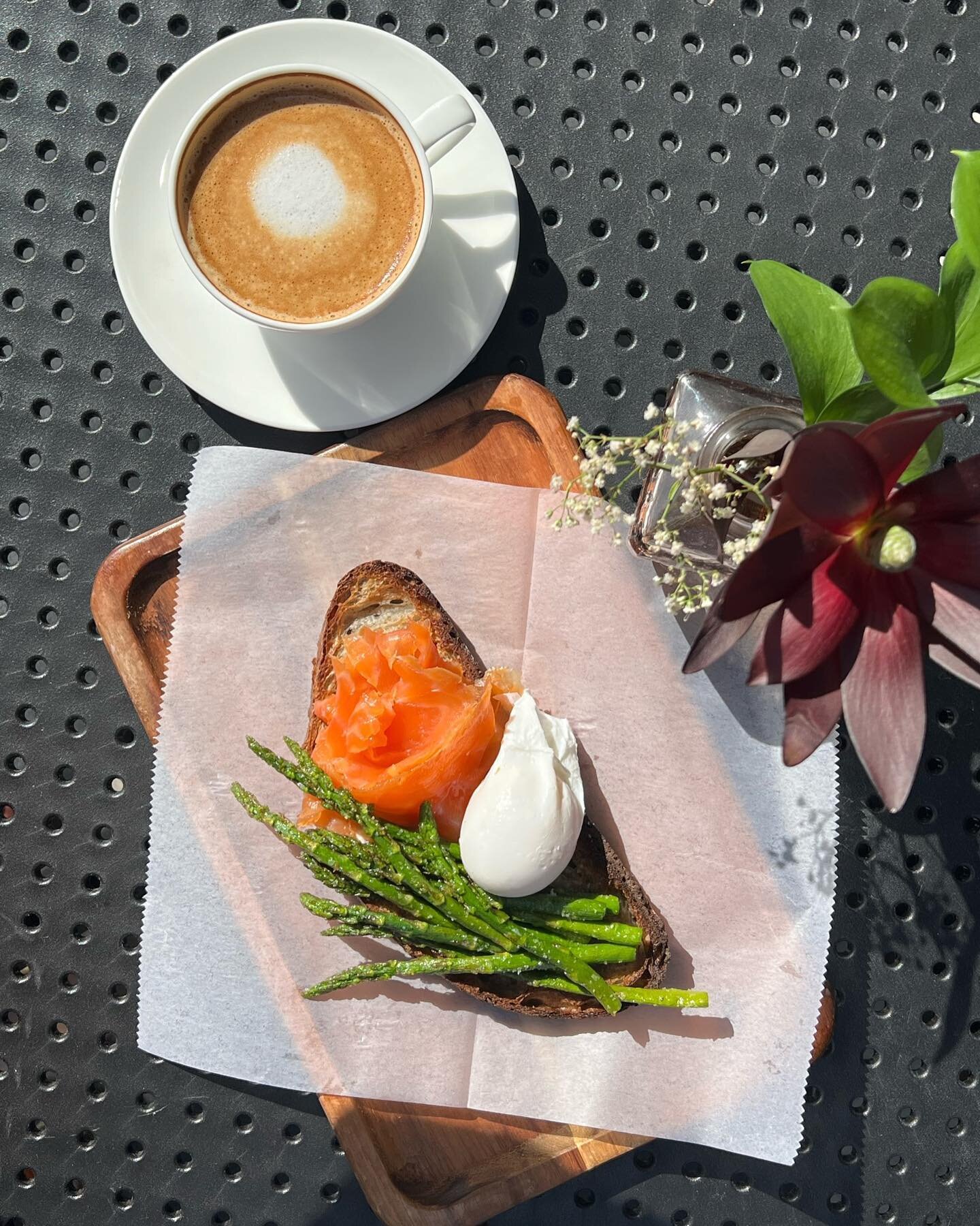 ☀️Rise + shine! ☀️
For a fulfilling + quick breakfast, choose from a selection of our sandwiches + toasts you can take on the way to work or enjoy at your leisure with a cup of fresh brewed coffee. 🥪☕

&bull; Asparagus &amp; Smoked Salmon with horse