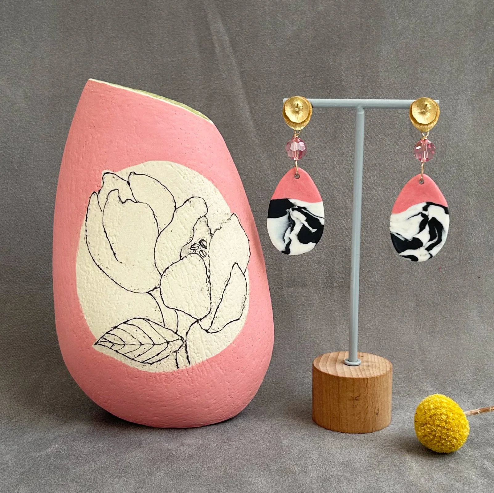 pink vase_earr.jpg