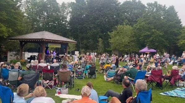 Dont Leave Band on the Green - Manchester VT