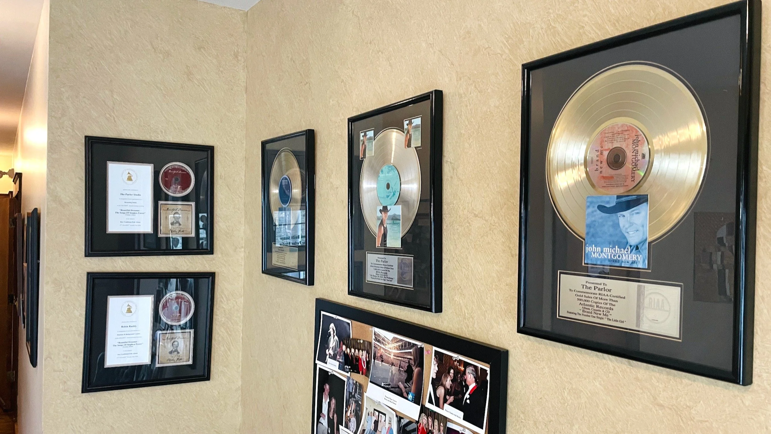 A snapshot of some hit records made at Parlor Studio. Recognize any favorites?
🎙️💿🎚️

For bookings/inquiries about Parlor Studio, contact us here:
📞 (615) 385-4466
✉️ studio@parlorproductions.com

#recordingstudio #parlorproductions #parlorstudio
