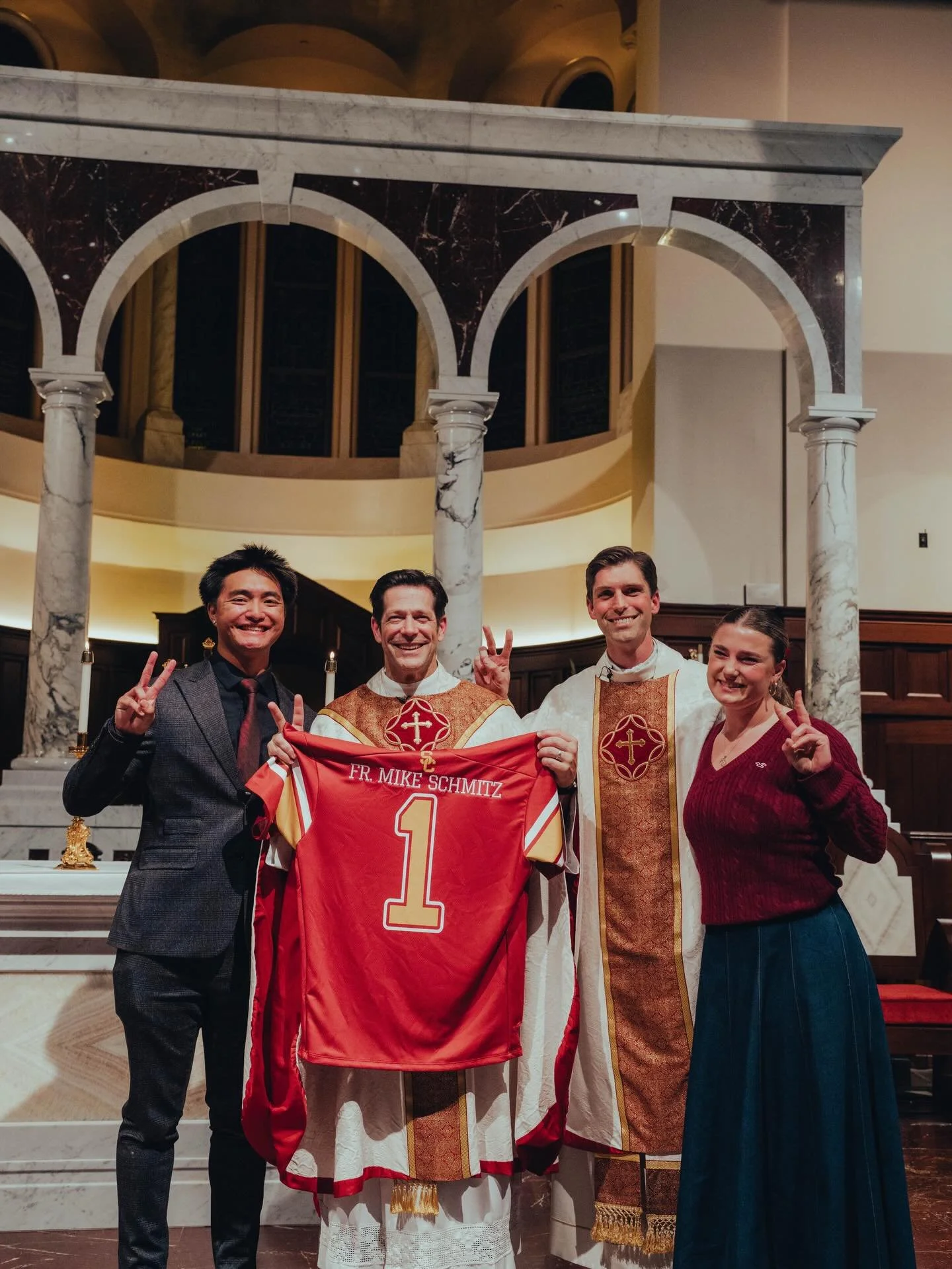 Fr. Mike Schmitz is officially an honorary Trojan! ✌️
&mdash;&mdash;
Last night, we were blessed to have @fathermikeschmitz celebrate Mass with the CC Community. In his homily, he speaks on the struggles of jealousy and comparison and encourages us t