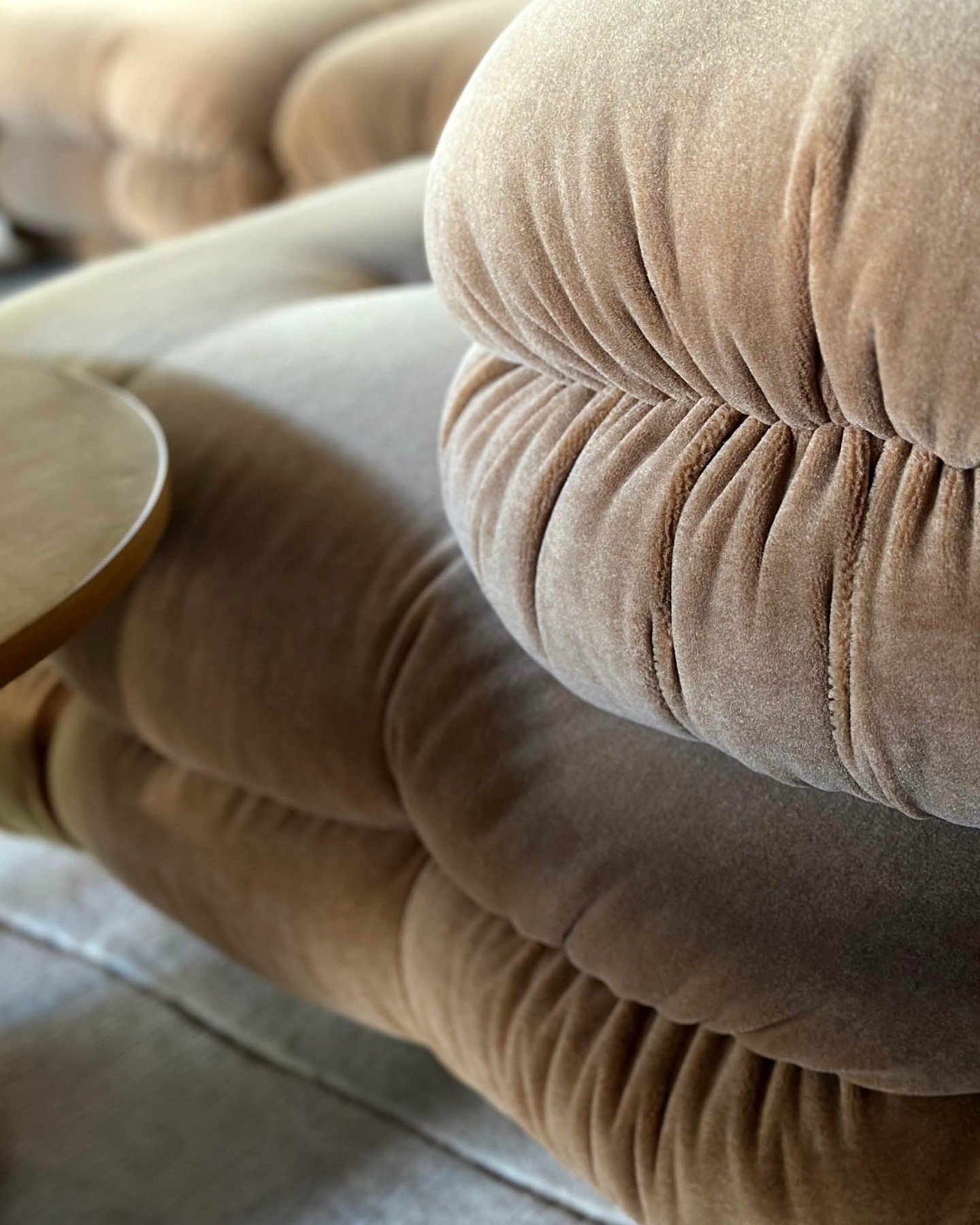 Autumn '25⁠/ Moebel Gallery's new curation of pieces&mdash;each one selected by our team for its craftsmanship, sculptural form, and enduring design.⁠
⁠
The Shar Pei 🐶 of sofa design. The 'Lowell' modular lounge, made in Italy, is deeply comfortable