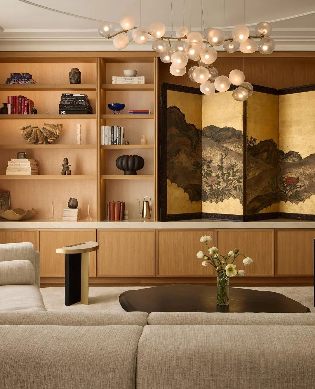 Inside a family retreat at the Belnord, the real-life home of &lsquo;Only Murders in the Building&rsquo;⁠ is online at Elle Decoration via our link. Frederick Tang Architecture converted a pre-war condo into a sleek residence that melds past and pres