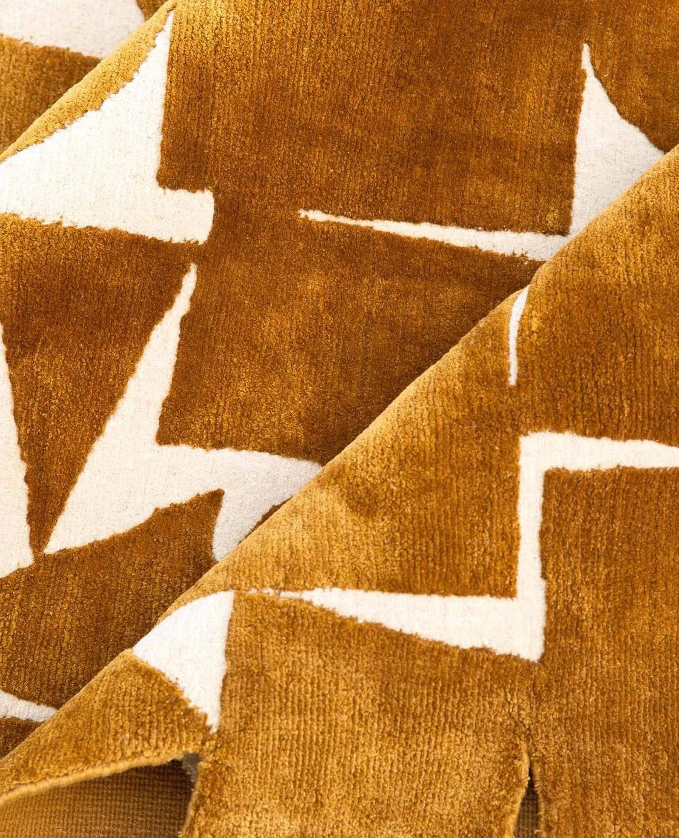 Designed by Atelier F&eacute;vrier, &Eacute;quilibre is made from 10% wool and 90% silk. The design is not unlike the balancing rocks; it is a rendition of raised geometrical variations of 3 shapes juxtaposed along the surface to create a balance. Ju