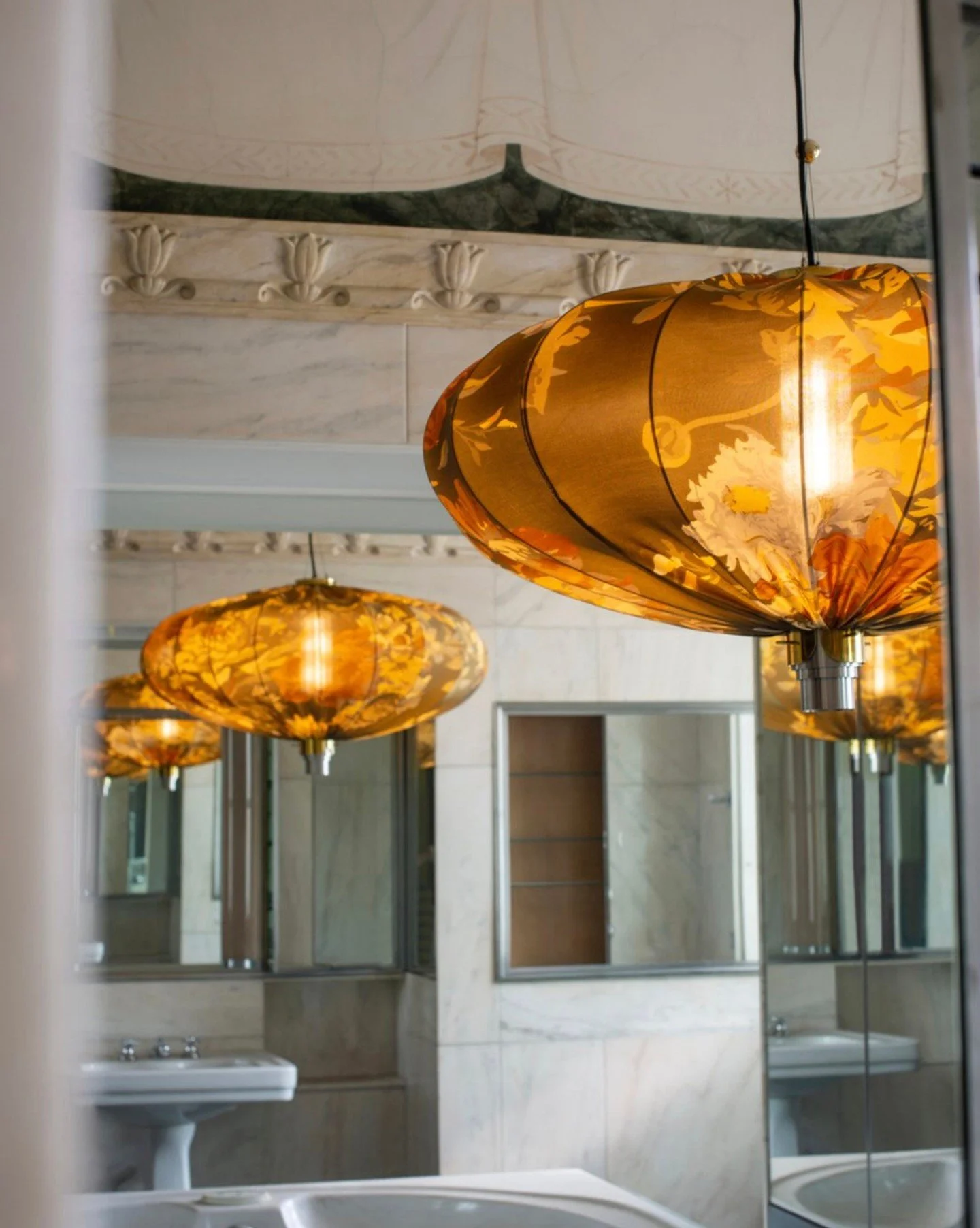 The Oriente Ceiling Lamp by Dimorestudio for Dimoremilano. Available now at Moebel. Contact our team or visit the link for further information.⁠
⁠
Photography by @silviarivoltella