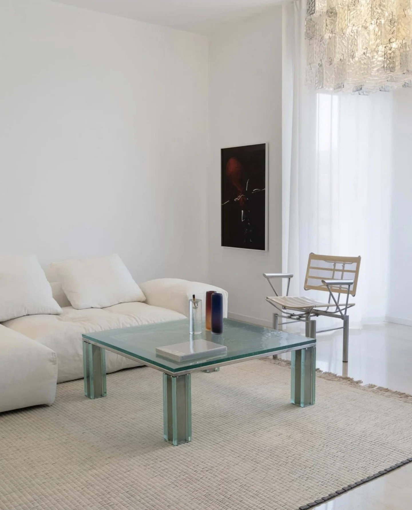 The &lsquo;Float&rsquo; low table and the Hannes Peer-designed Paysage chandelier both by 6.AM. ❄️☃️⁠
⁠
@6am_glass is available at Moebel⁠
Photographed by @sarahindriolo @dsl__studio