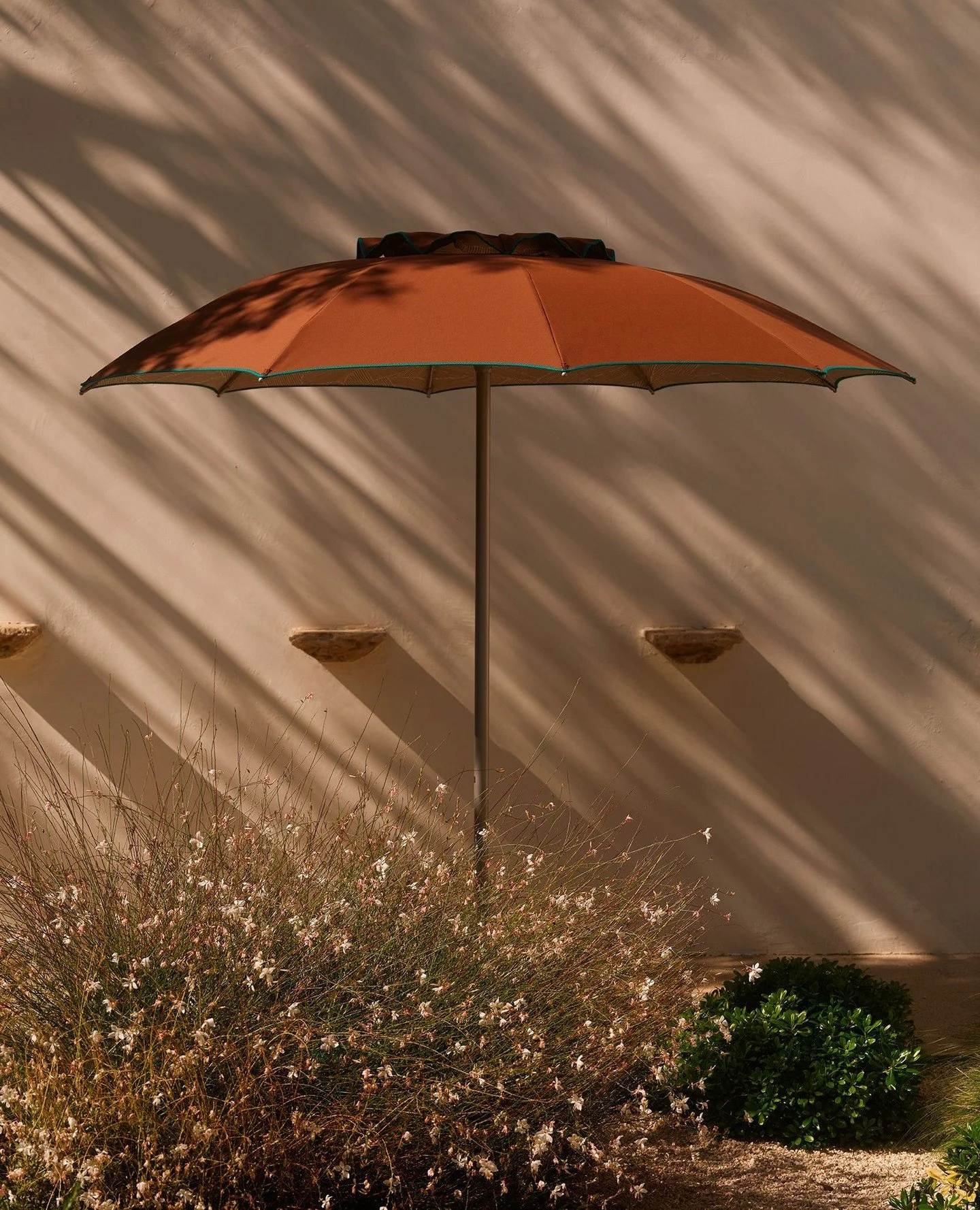 The Narciso beach umbrella by Crema Outdoor is a professional, high-quality sunshade specifically designed for a clean, linear, and modern aesthetic. ⁠
⁠
It is manufactured in Italy and is ideal for commercial use in hotels, spas, and beach resorts, 