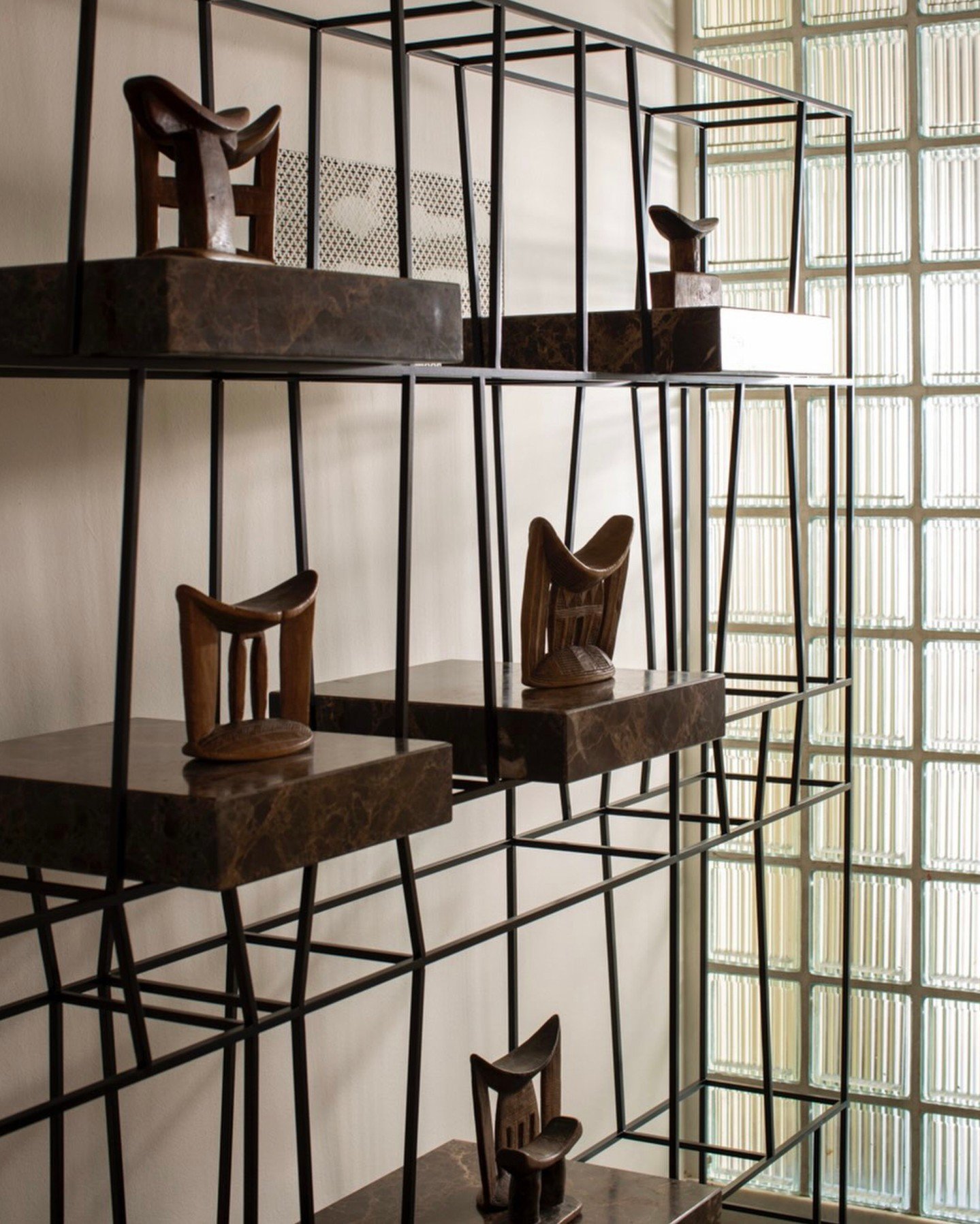 The ARCHIVIO bookshelf by Dimorestudio for Dimoremilano.⁠
⁠
Shelving available in three different sizes with a structure in painted metal or oxidised brass, and shelves available in smoked glass, float glass, marble, brass or painted metal.⁠
⁠
 Photo