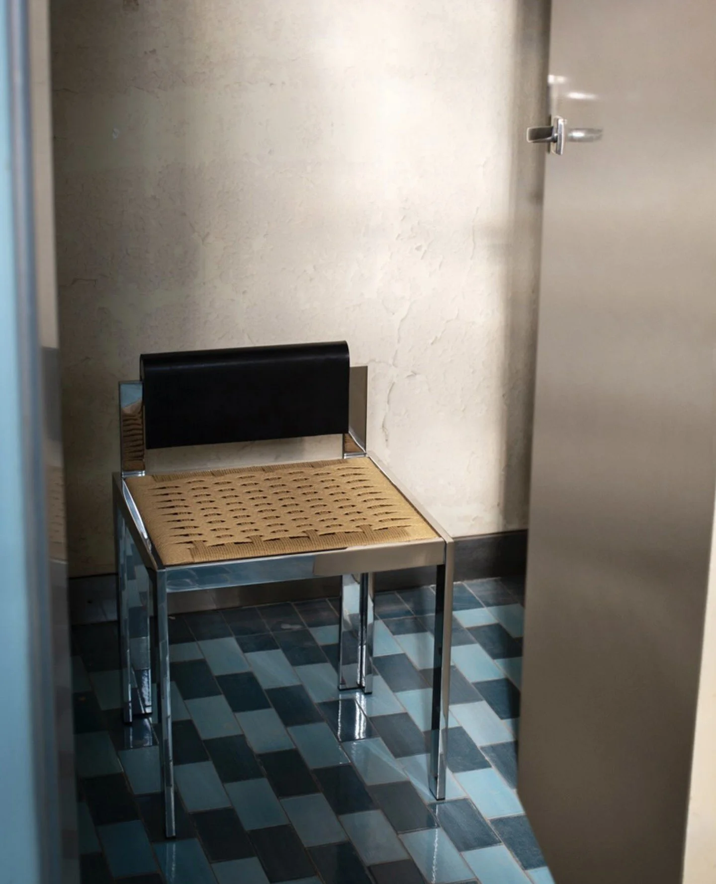 Dimoremilano's 'Rey' chair, designed by Dimorestudio. Photographed by @silviarivoltella⁠
⁠
#Moebel #DesignSourcing #dimorestudio #dimoremilano @dimoremilano #milano #madeinitaly #europeandesign⁠