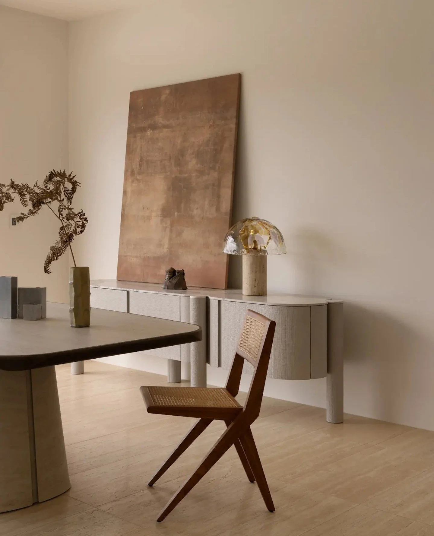 A glimpse into Simone Haag's 'Urban Sea House' project featured online in @Est_Living. The coastal home near Balmoral Beach features the 'Nora' console designed by Luca Erba for Hessentia from Moebel. ⁠
⁠
Architect and Interior Designer @DanielBoddam