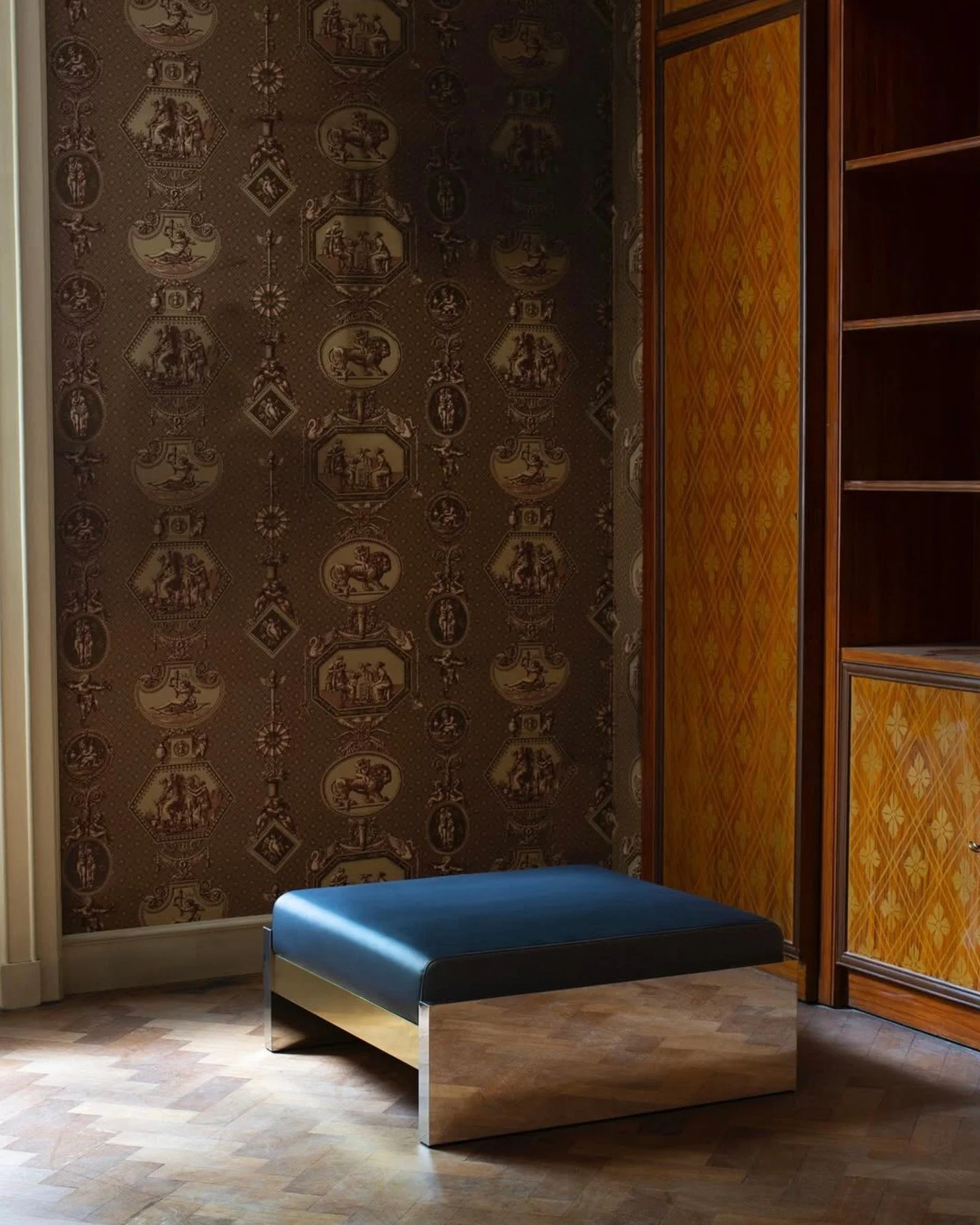 14 POUF. Leather and metal, held in tension, designed by Dimorestudio for Interni Venosta.⁠
⁠
Photography by @silviarivoltella⁠
Available in different sizes and finishes. Visit our link for further details.⁠
⁠#moebel #designsourcing #interiordesign #