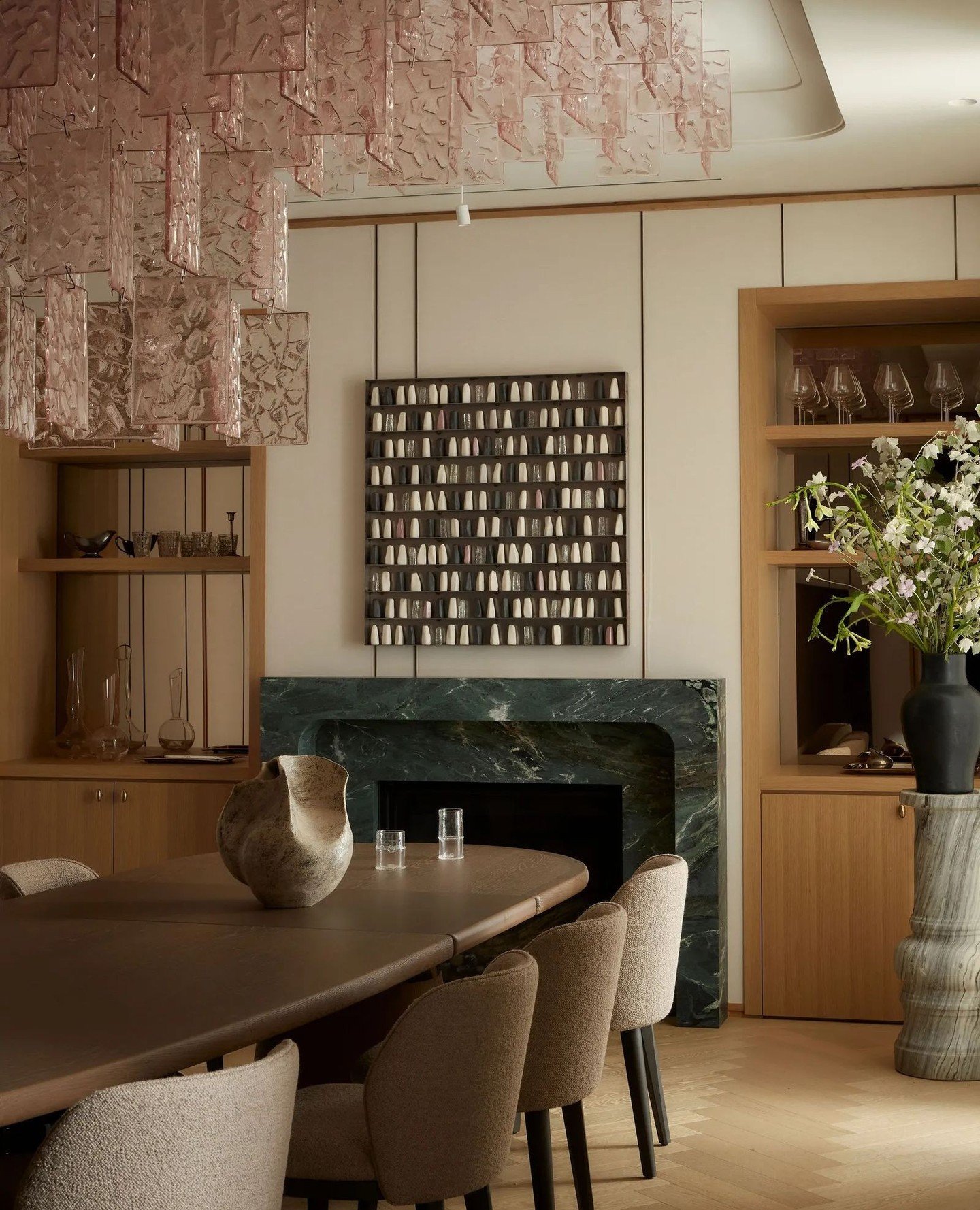 Inside a Toronto Apartment by Clarisa Llaneza Studio featured in Architectural Digest US where the stunning dining room features the Hannes Peer-designed Murano glass 'Paysage' chandelier from 6.AM⁠ 🩷⁠
⁠
Interior Design by @clarisallaneza⁠ Photograp
