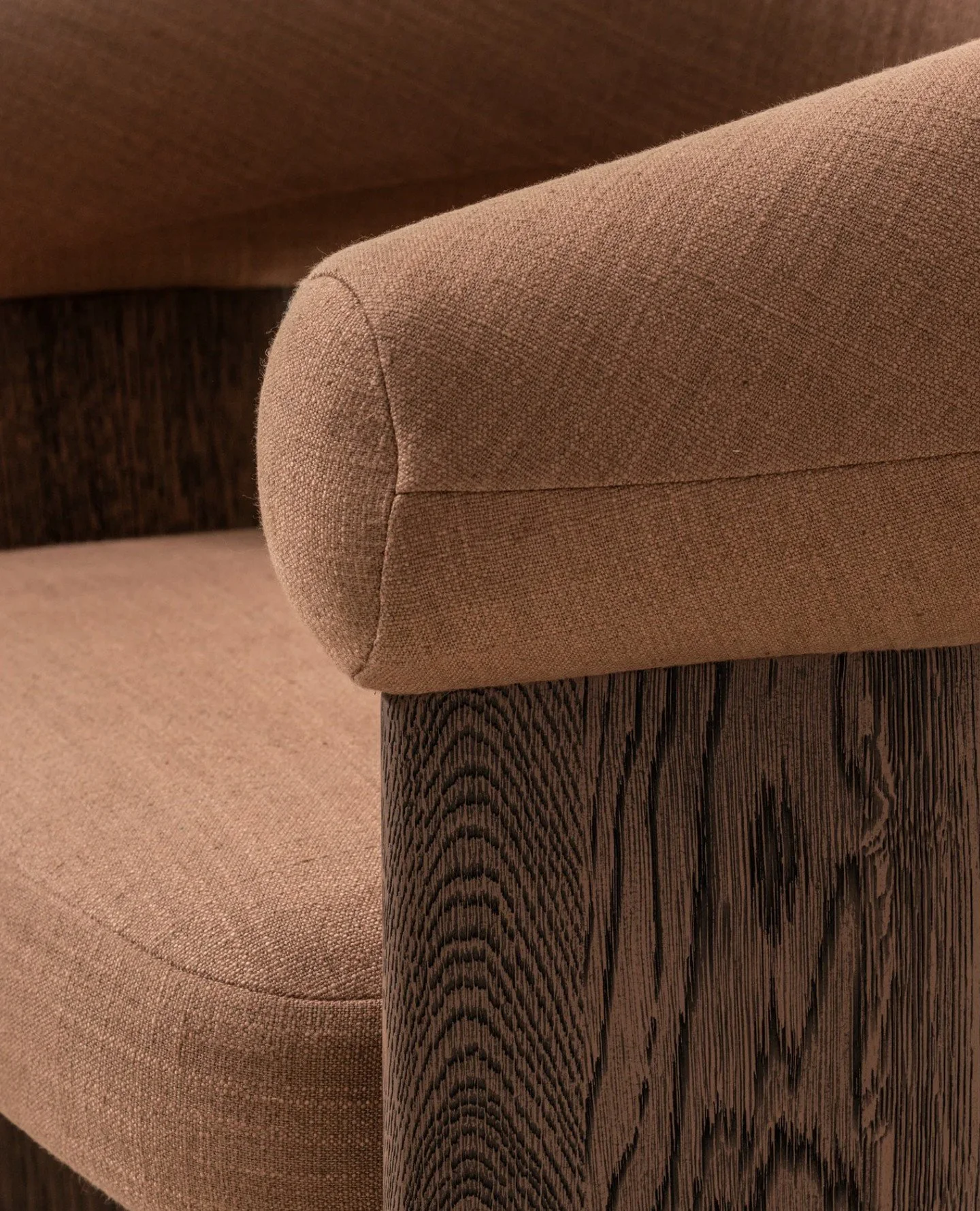 The 'Bracci' chair was designed by Pieter Maes for Van Rossum, to express the notion of an embrace, perfect in this warm new palette of burnt amber brushed oak with fabric in Secco ancient copper. 🤗⁠
⁠
#Moebel #DesignSourcing #Australia⁠ #interiorde