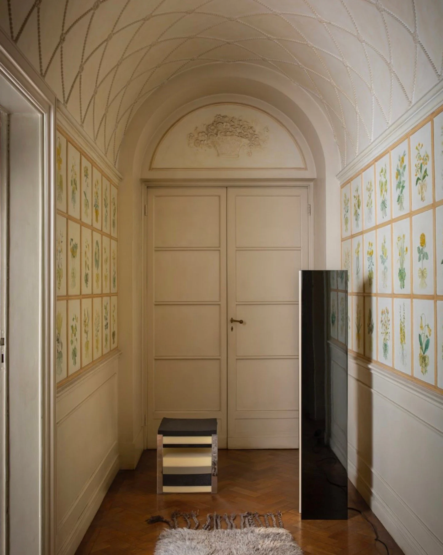 The Palette Pouf designed by Dimorestudio in 2017 for Dimoremilano.⁠
⁠
A steel and lacquered glossy wood structure with foam cushions in different densities inside.