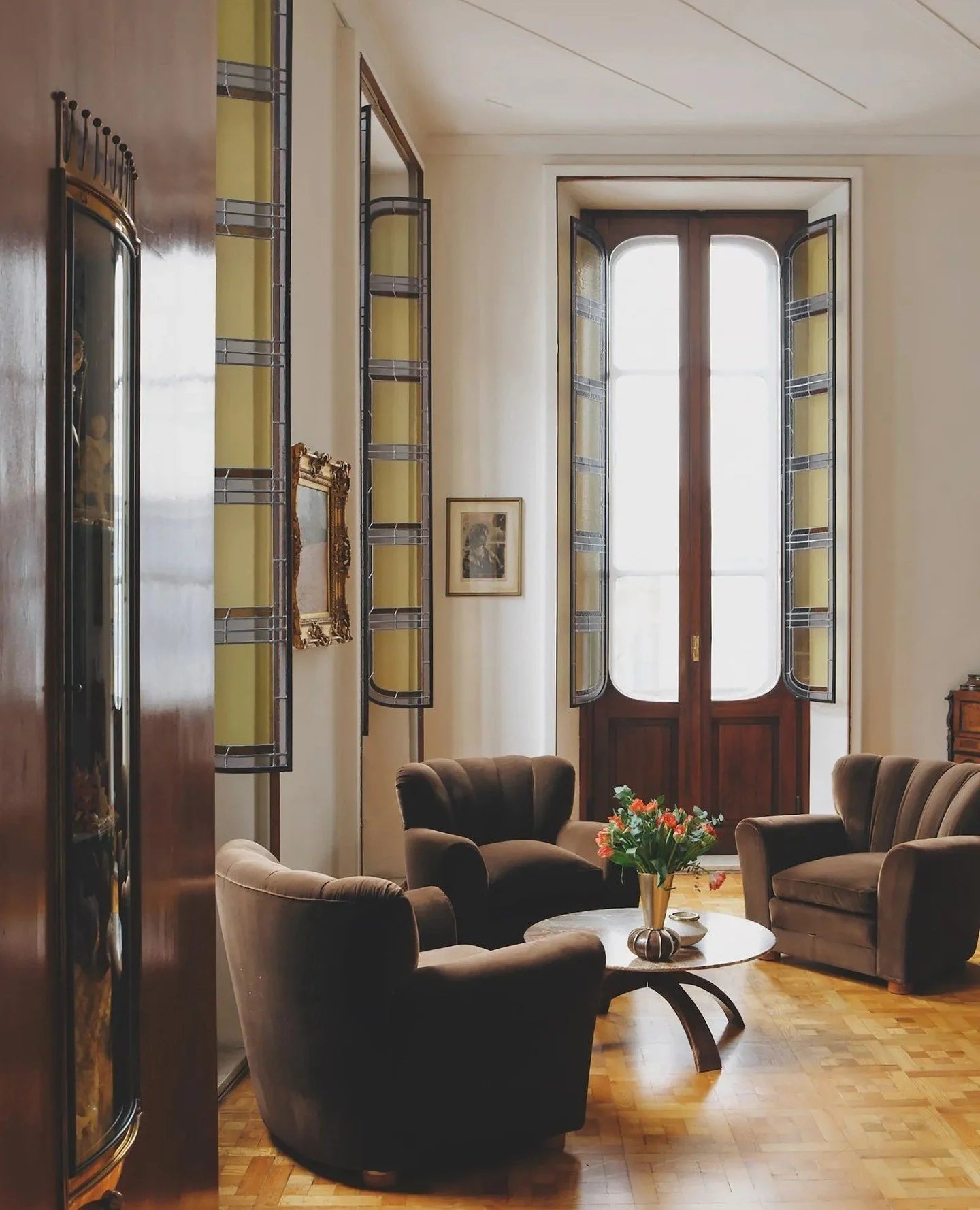 Casa Borsani captured by Bastian Achard.⁠
"Before converting into a design legend, the architect Osvaldo Borsani imagined an elegant, timeless and totally private house in Milan⁠
It's not easy to find joy like this." ⁠
Take a look inside th