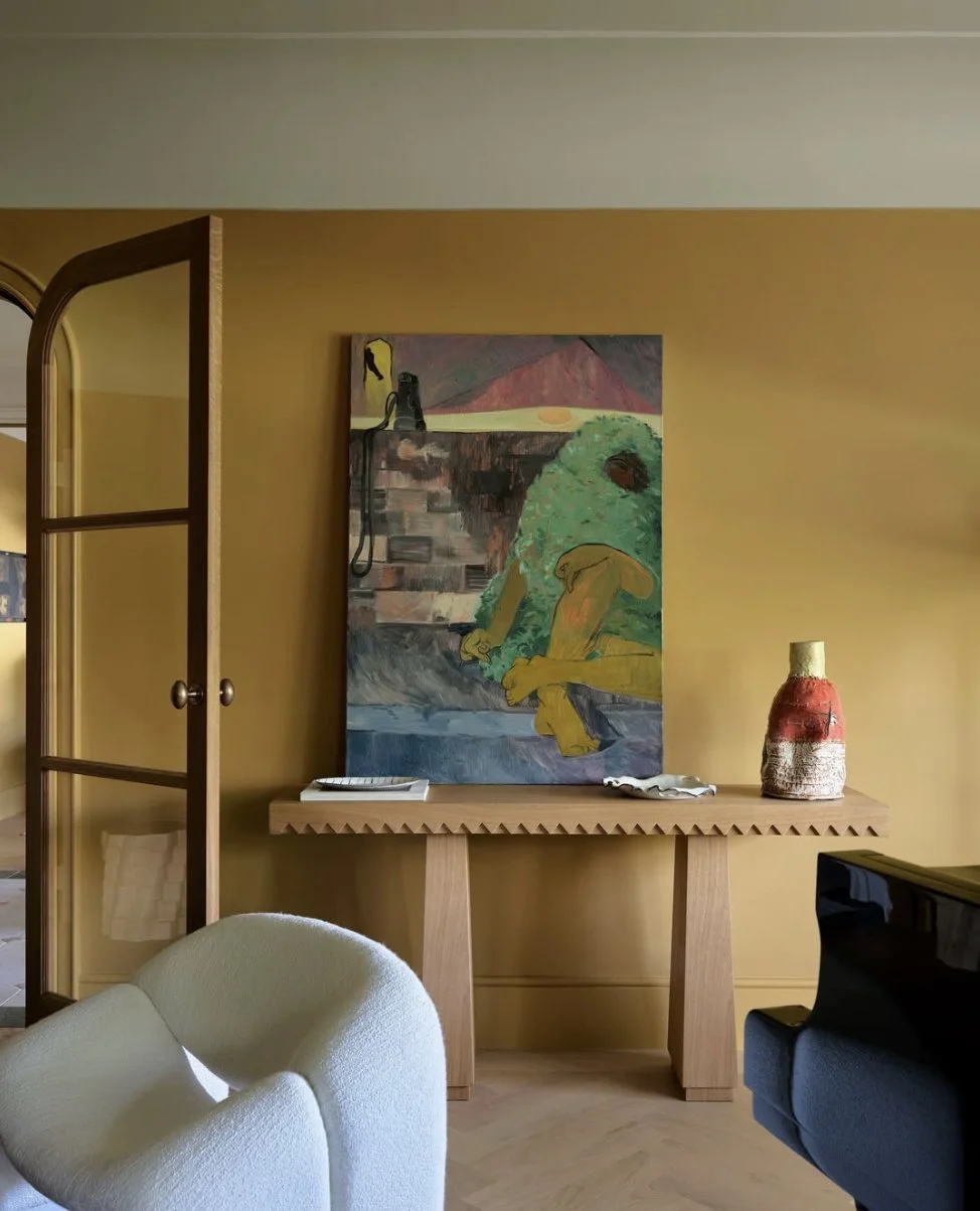 GOLDEN LIGHT 2026 by Arent&amp;Pyke 💛 ⁠
Glowing in marigold, the beautiful home on Sydney&rsquo;s Lower North Shore features the Baga oak console by @aurelienserre from @moebelau beneath a @henrycurchod artwork.⁠
⁠
Visit our link to take a closer lo